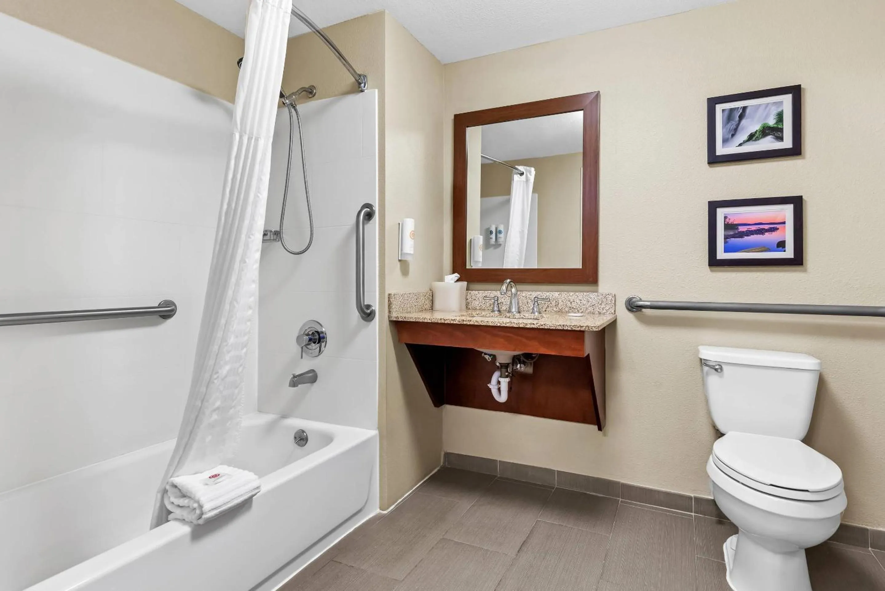 Bedroom in Comfort Inn Chambersburg North