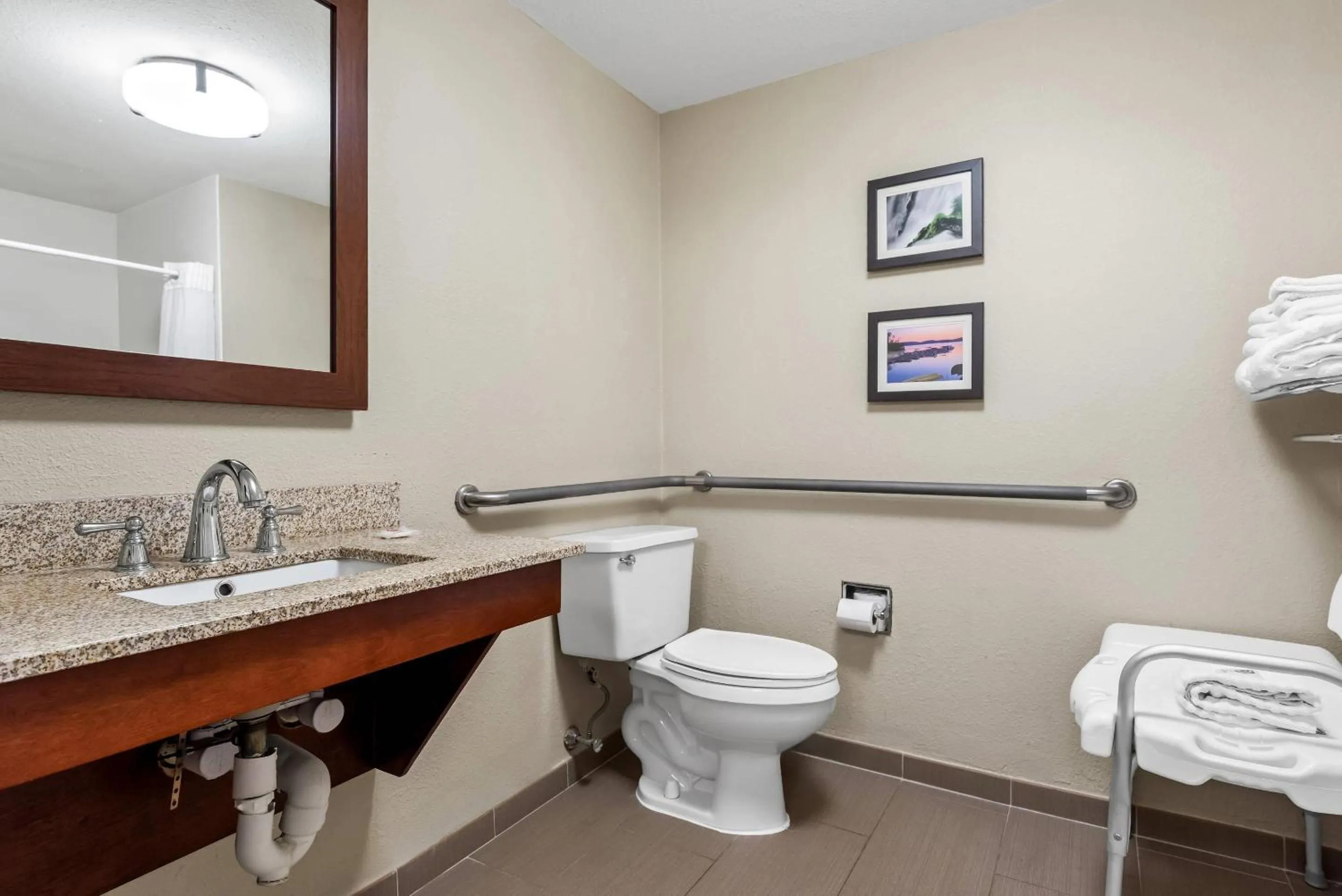 Bedroom in Comfort Inn Chambersburg North