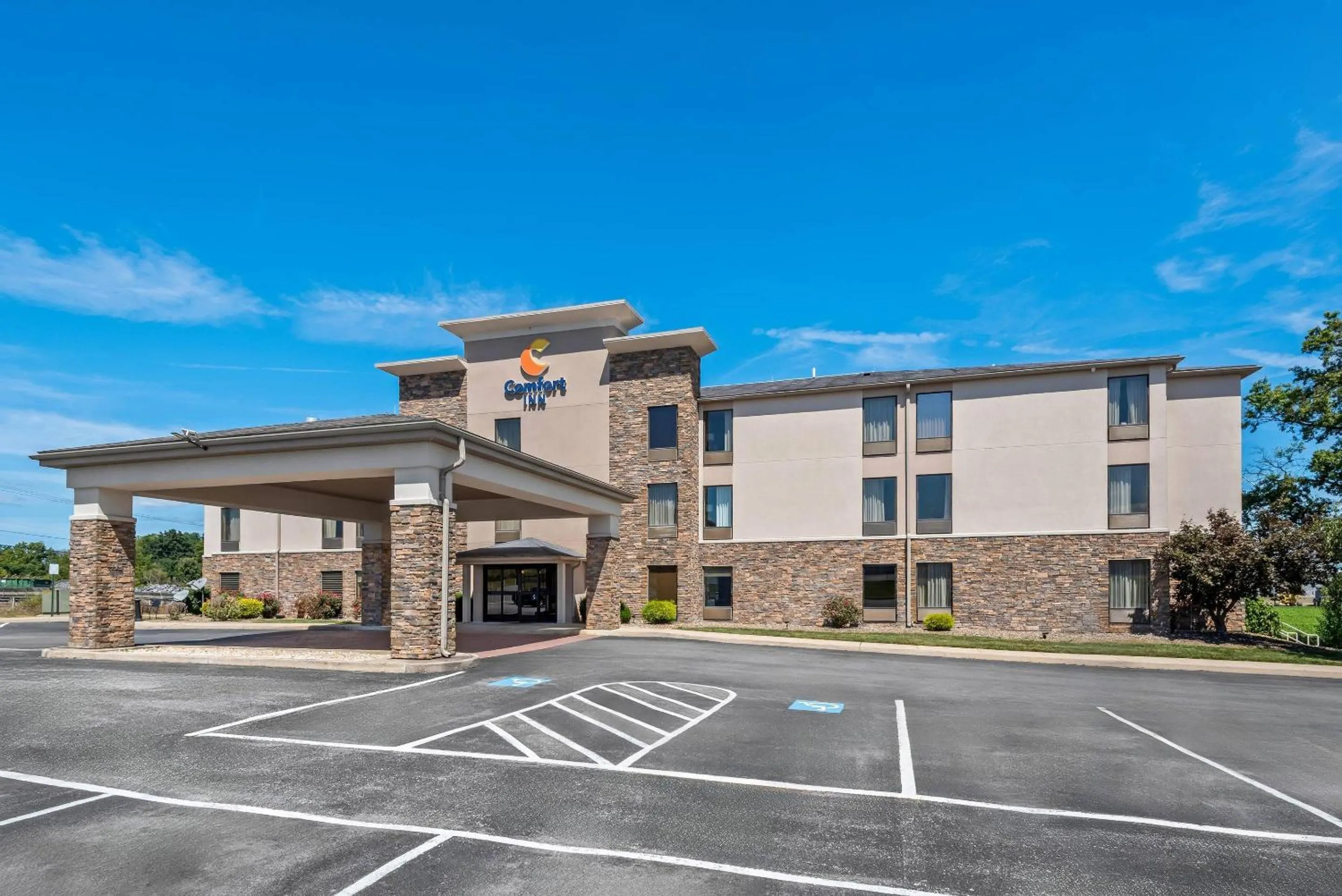 Property building in Comfort Inn Chambersburg North