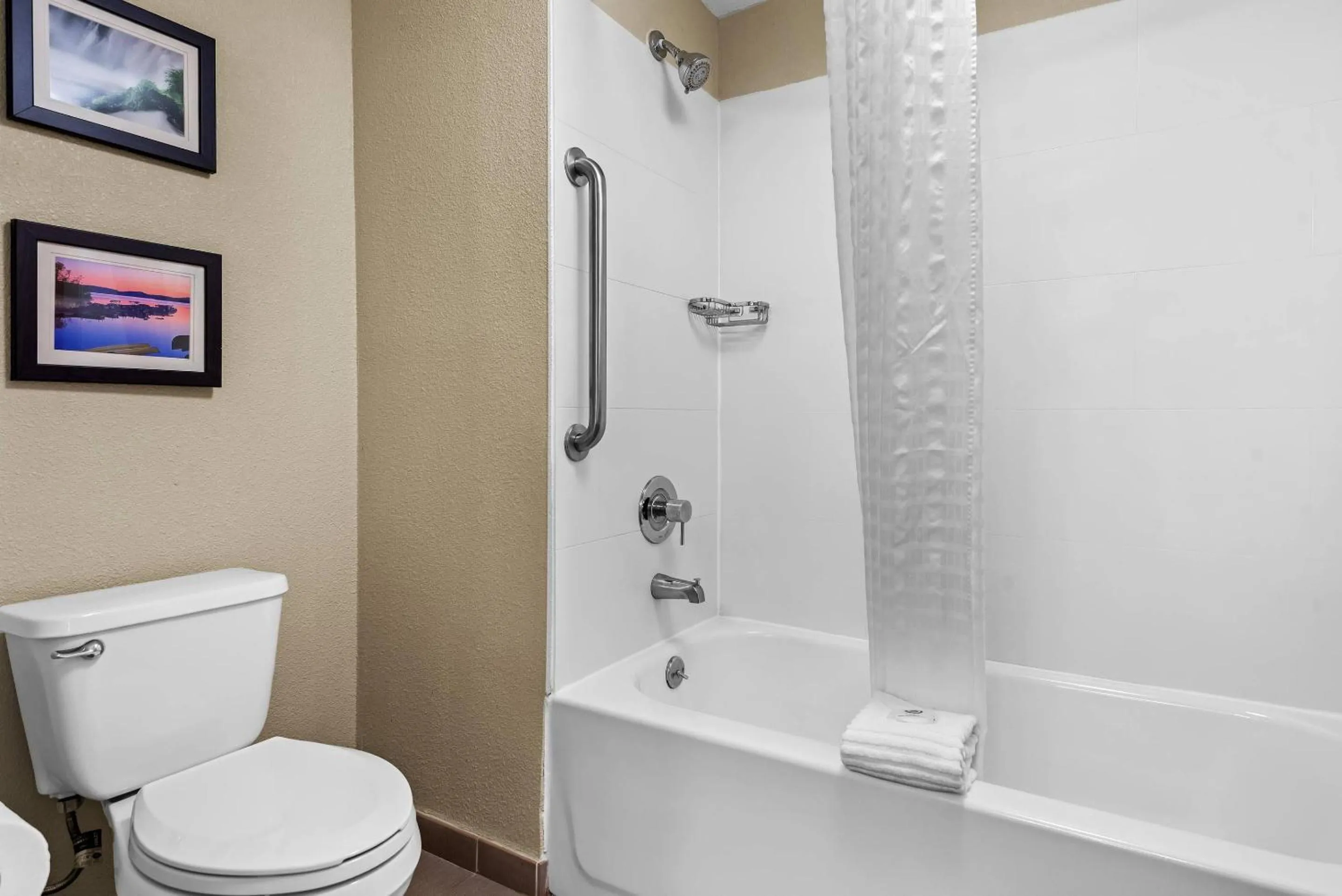 Bedroom in Comfort Inn Chambersburg North