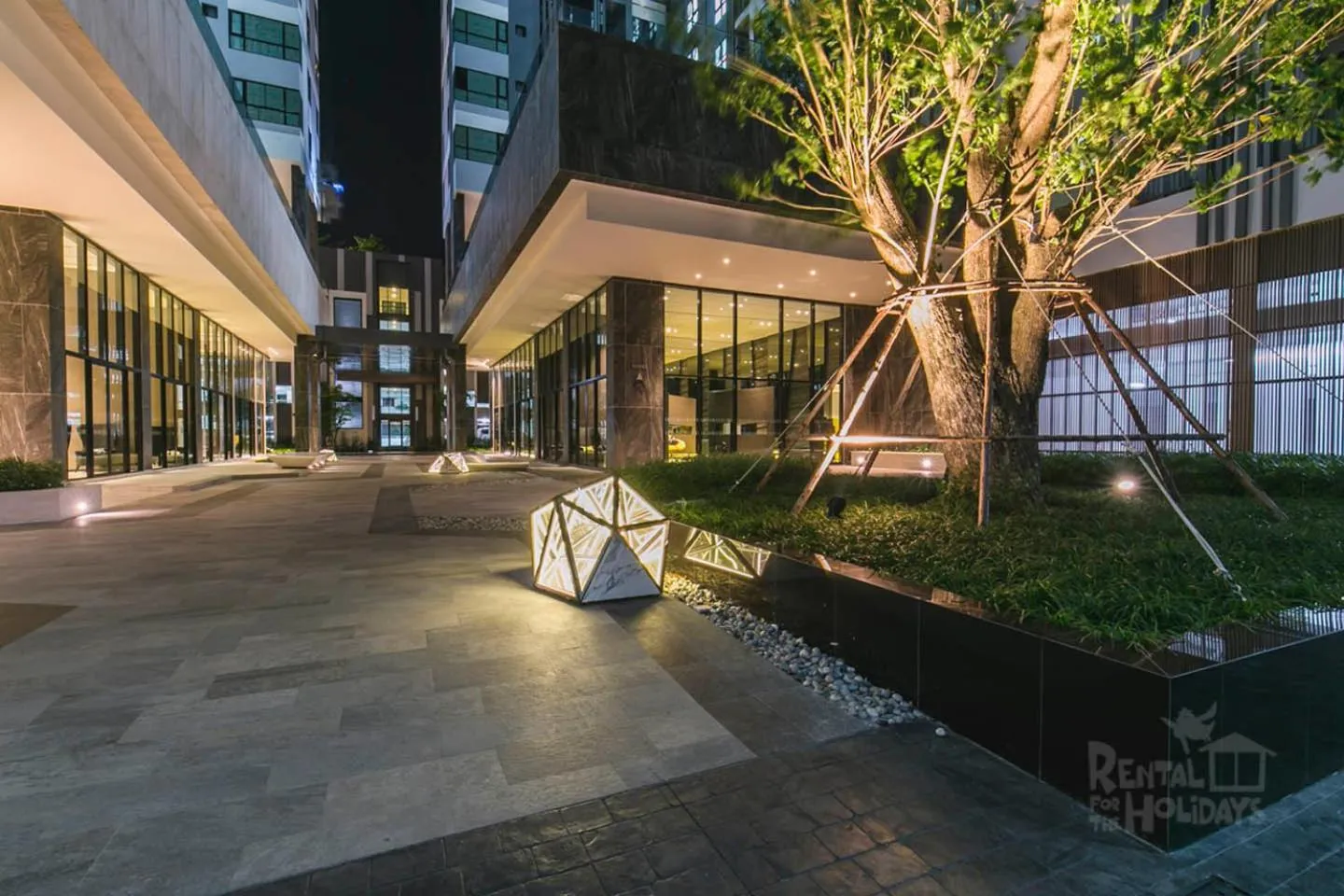 Facade/entrance in LLX Apartments at The Base condo