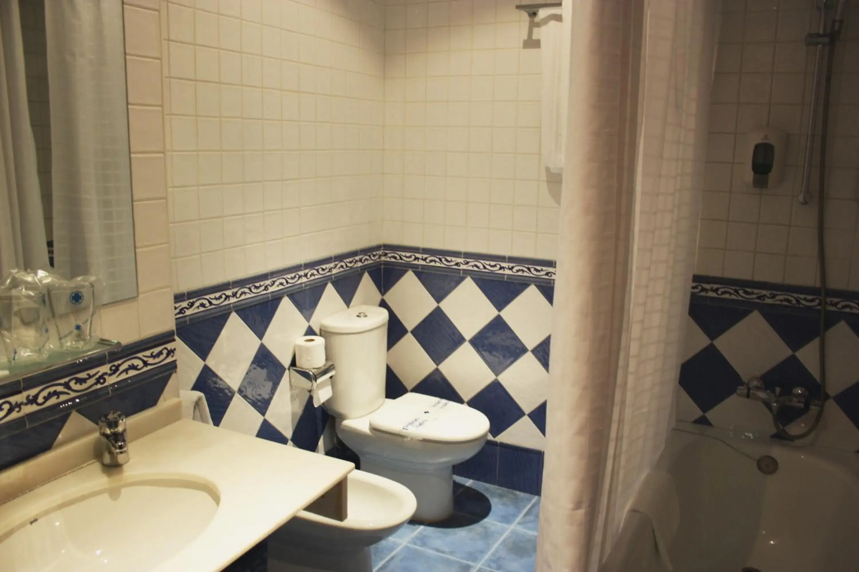 Triple Room in Hosteria Sara by gaiarooms Triple Room in Hosteria Sara by gaiarooms