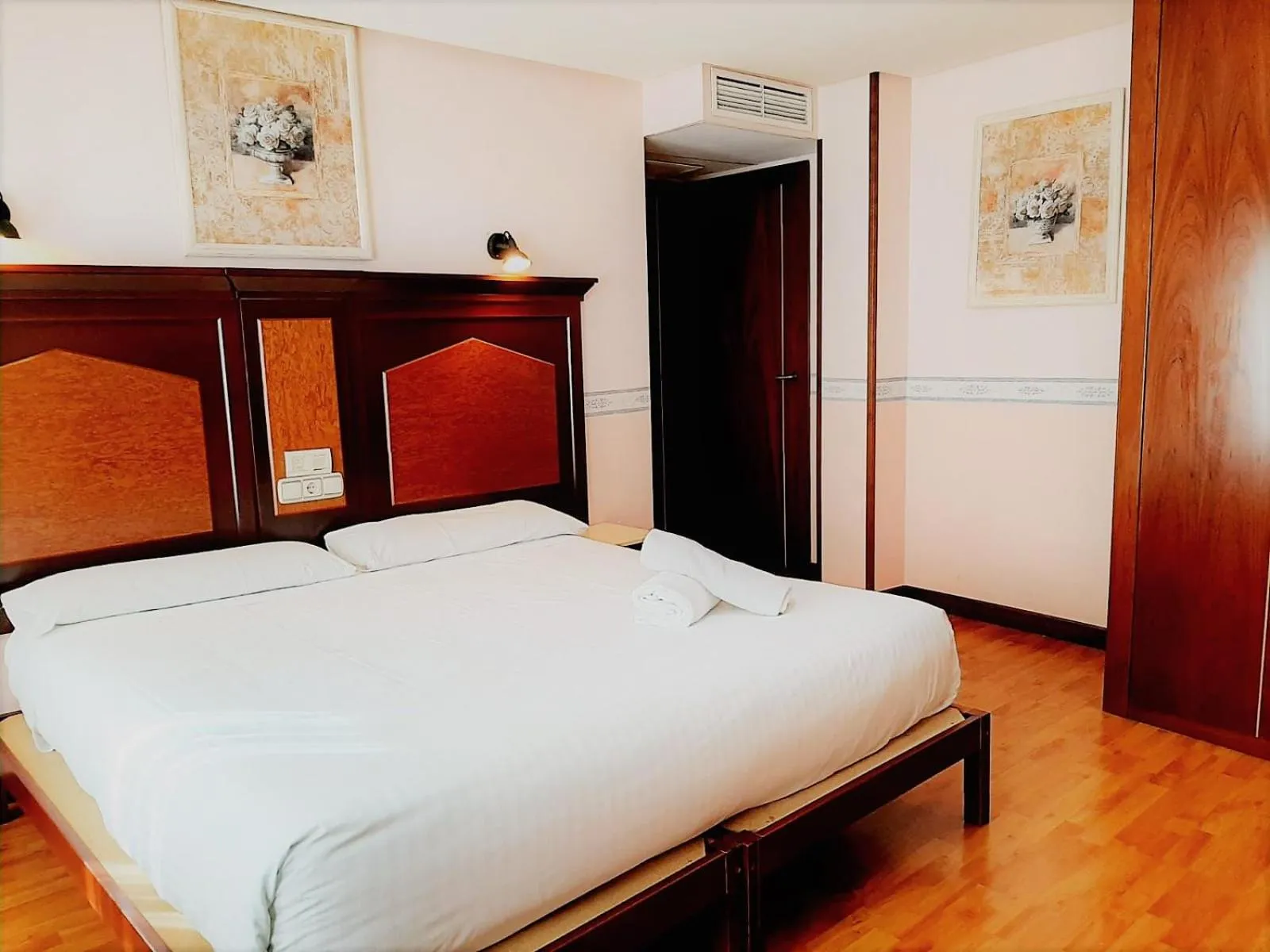 Bed in Hosteria Sara by gaiarooms