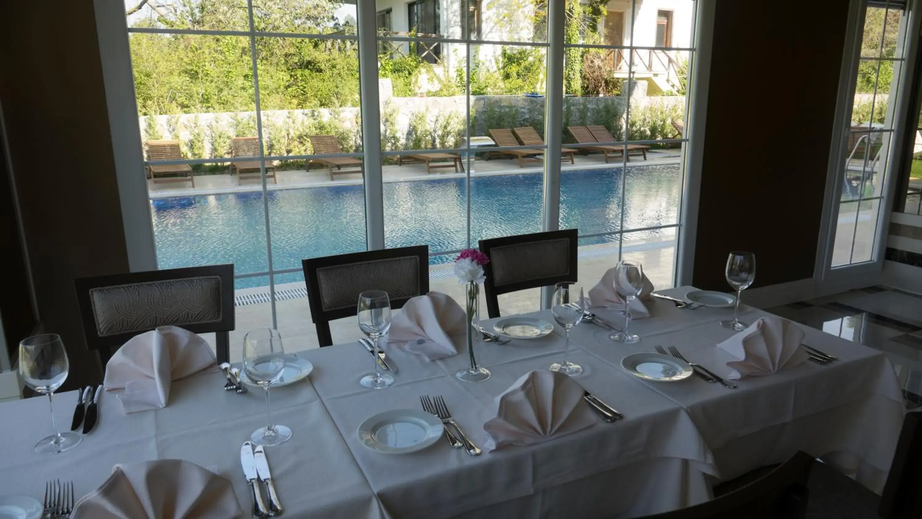 Restaurant/places to eat in The Escape Hotel Restaurant/places to eat in The Escape Hotel