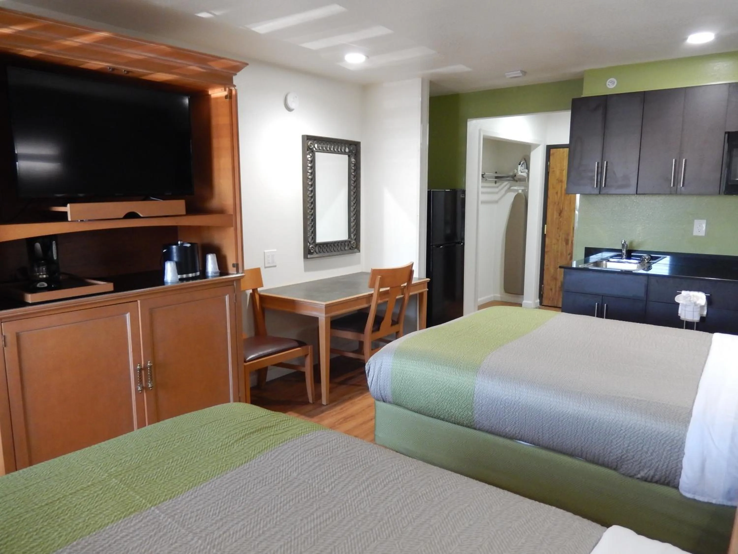 Bedroom, Bed in Studio 6-Plano, TX