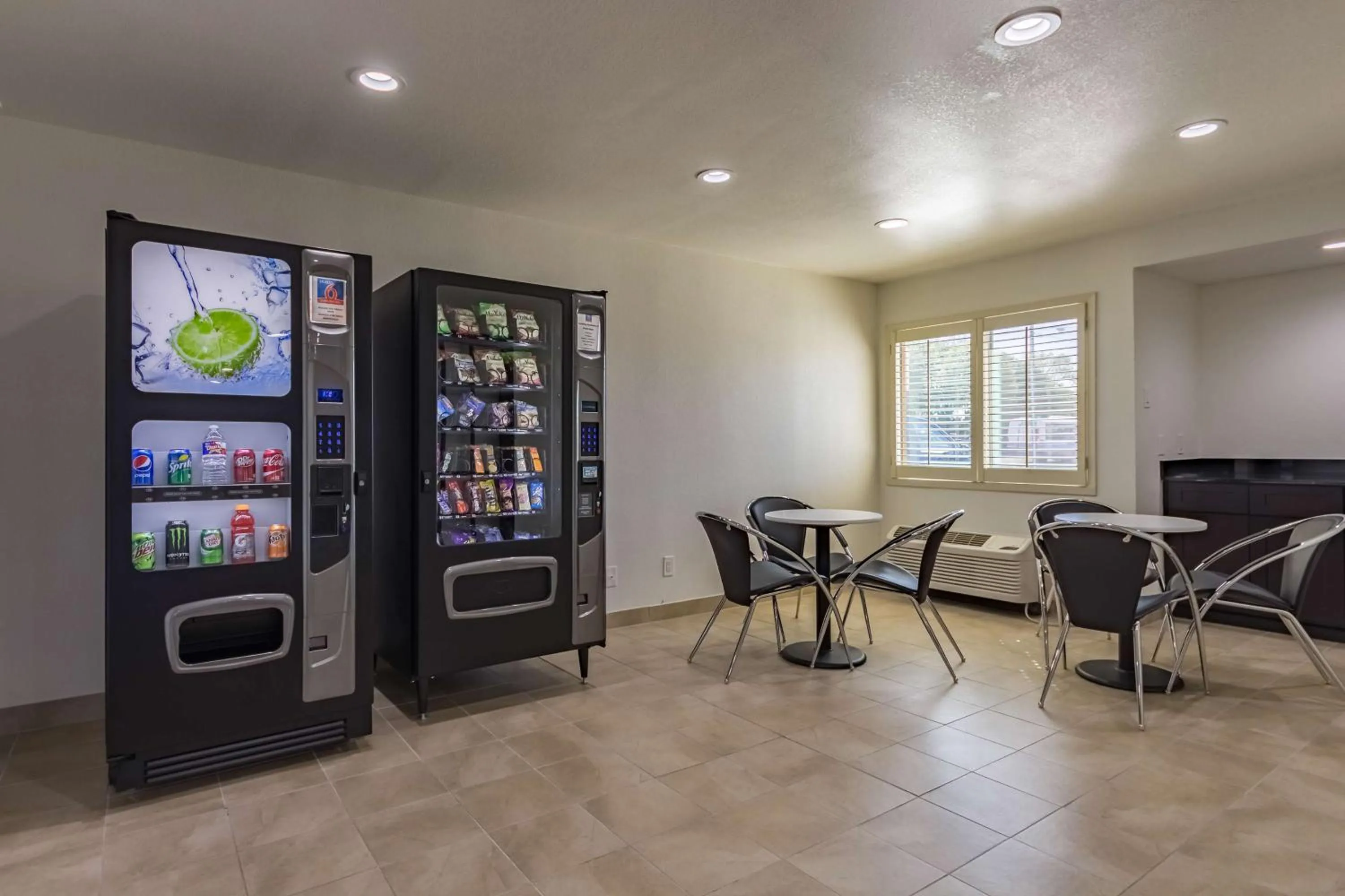 Property building in Studio 6-Plano, TX