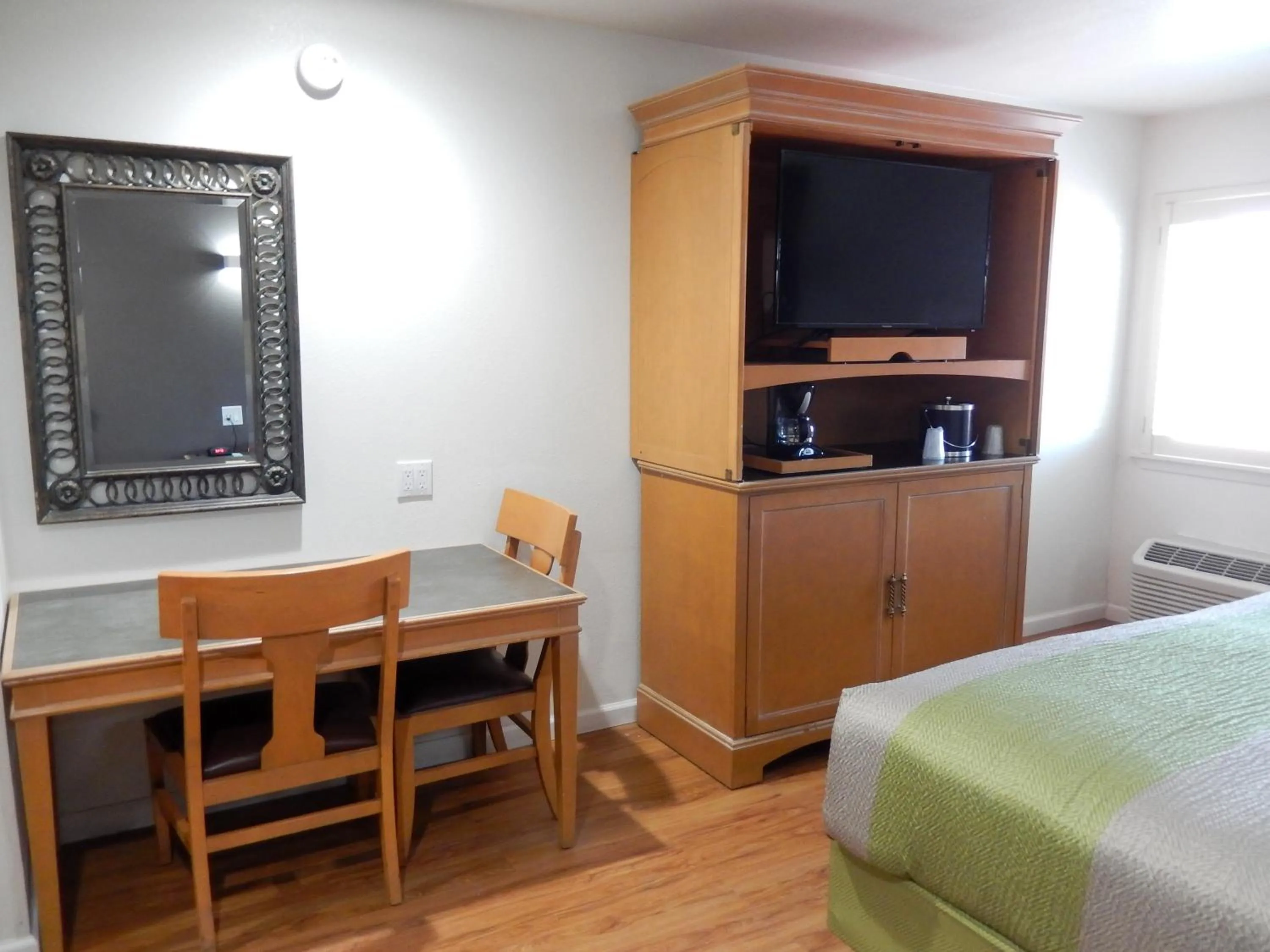 Bedroom, Bed in Studio 6-Plano, TX