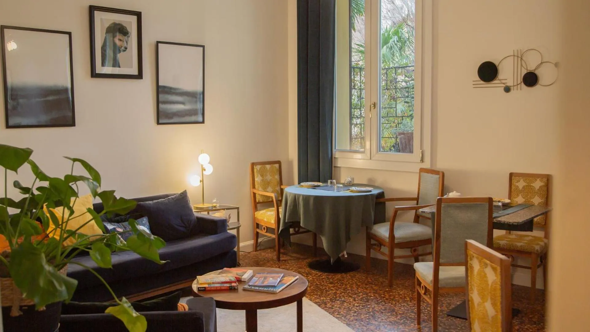 Seating area in Good Morning Bologna