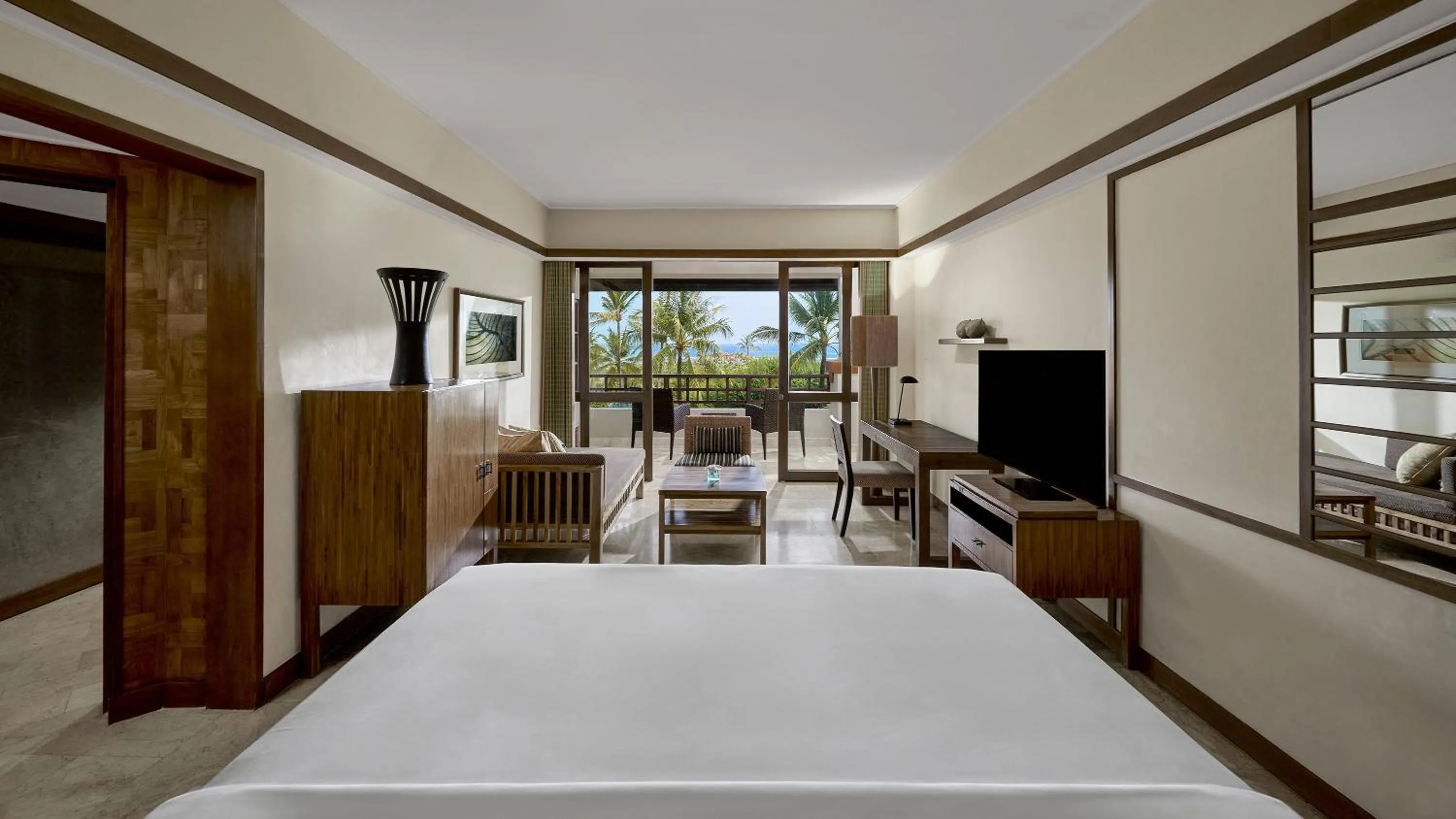 Guests, Bed in Grand Hyatt Bali