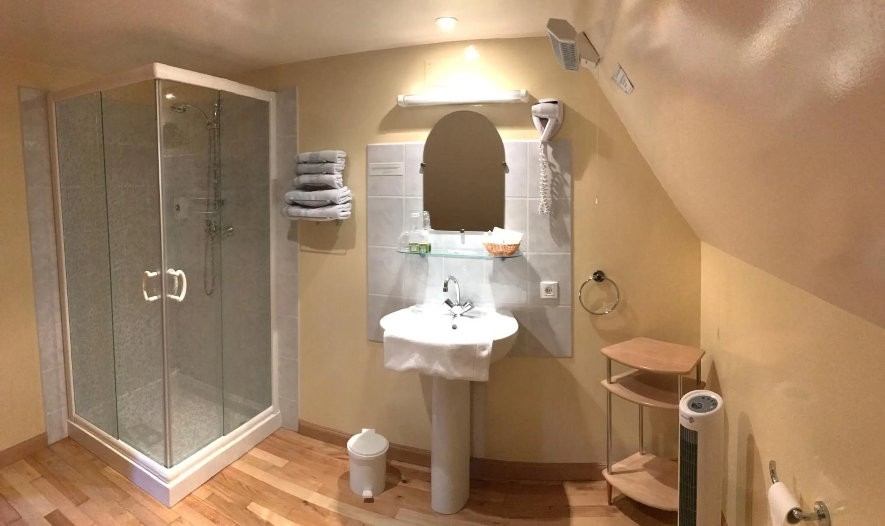 Bathroom in Hotel Restaurant SPA "Le Relais Des Moines - Logis de France"