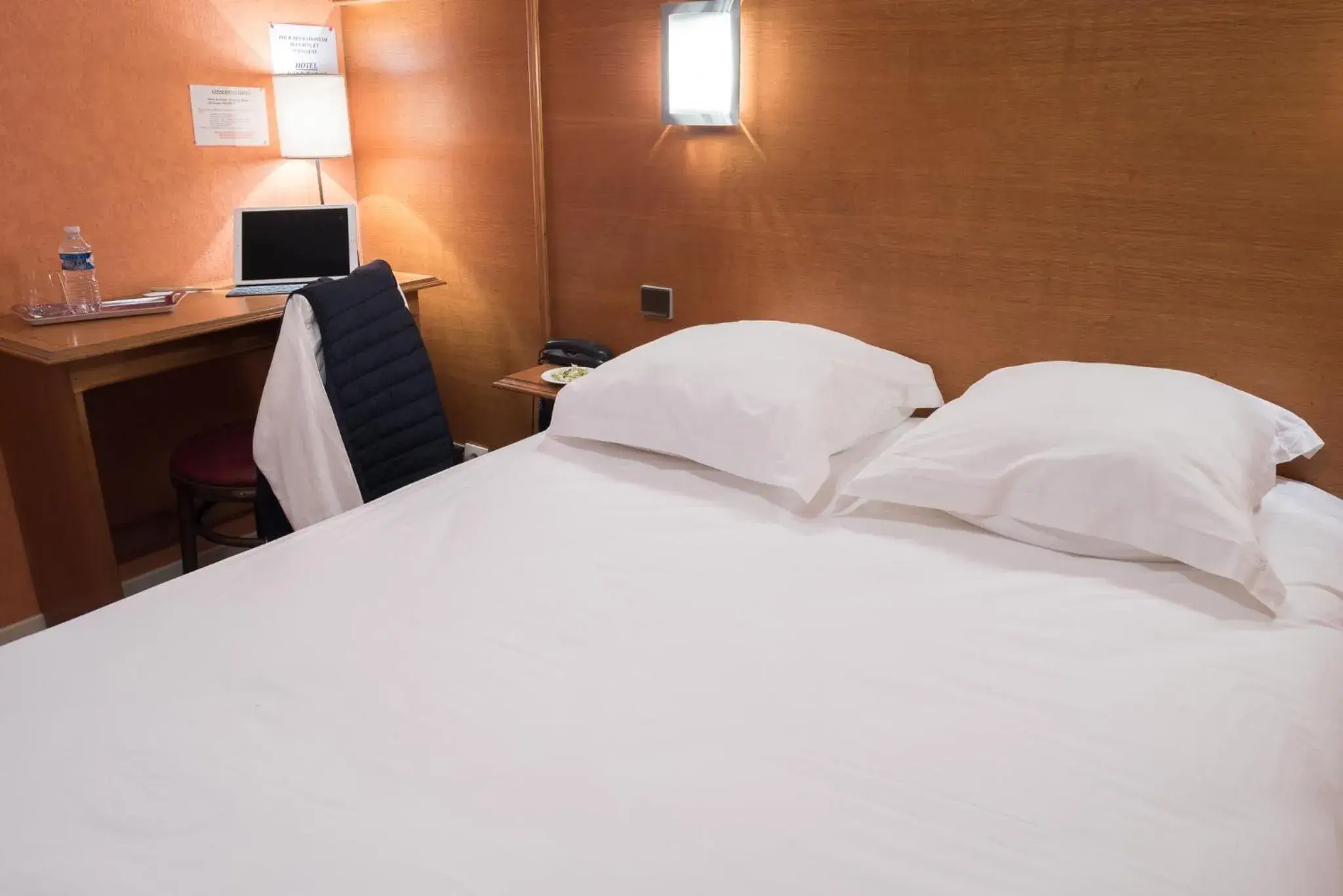 Tradition Double Room in Hotel Restaurant SPA "Le Relais Des Moines - Logis de France" Tradition Double Room in Hotel Restaurant SPA "Le Relais Des Moines - Logis de France"