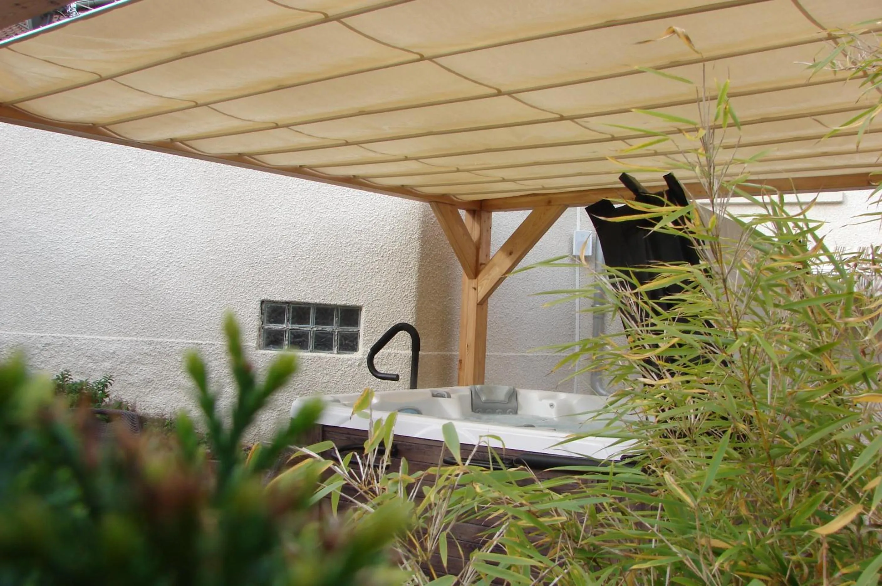 Hot Tub in Hotel Restaurant SPA "Le Relais Des Moines - Logis de France"