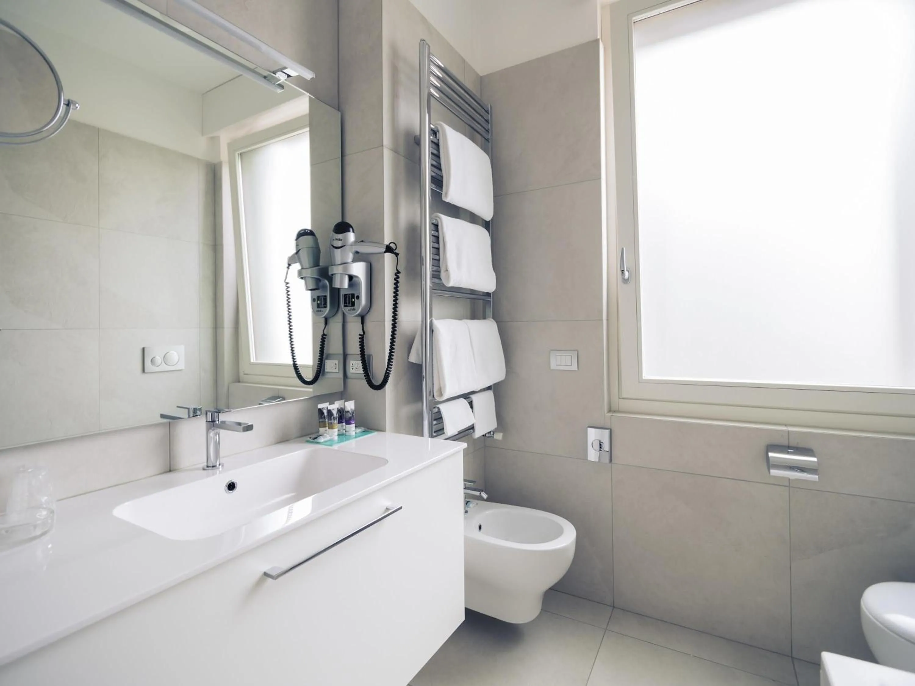 Bedroom in Hotel Mercure Milano Solari