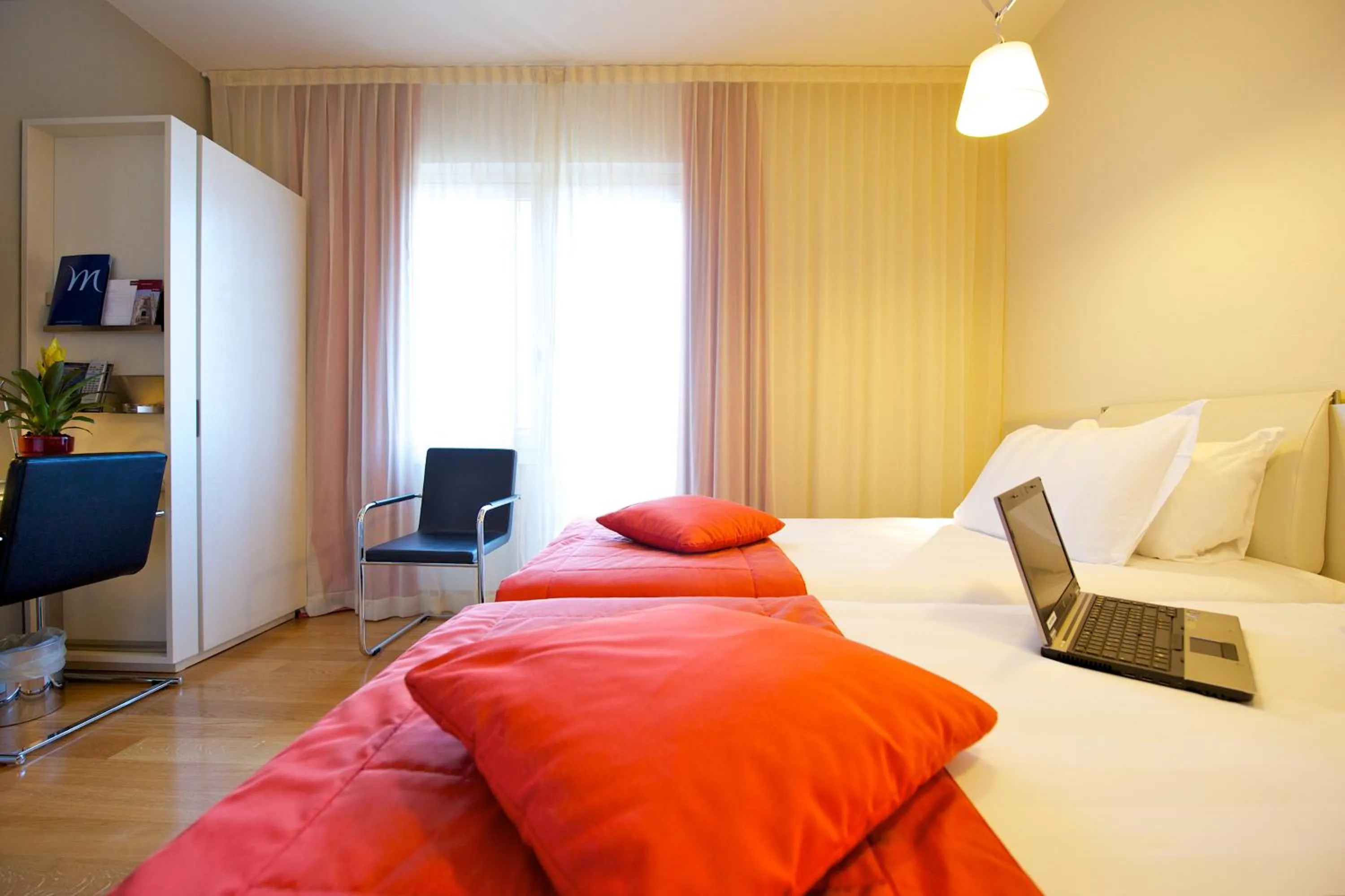 Bed in Hotel Mercure Milano Solari