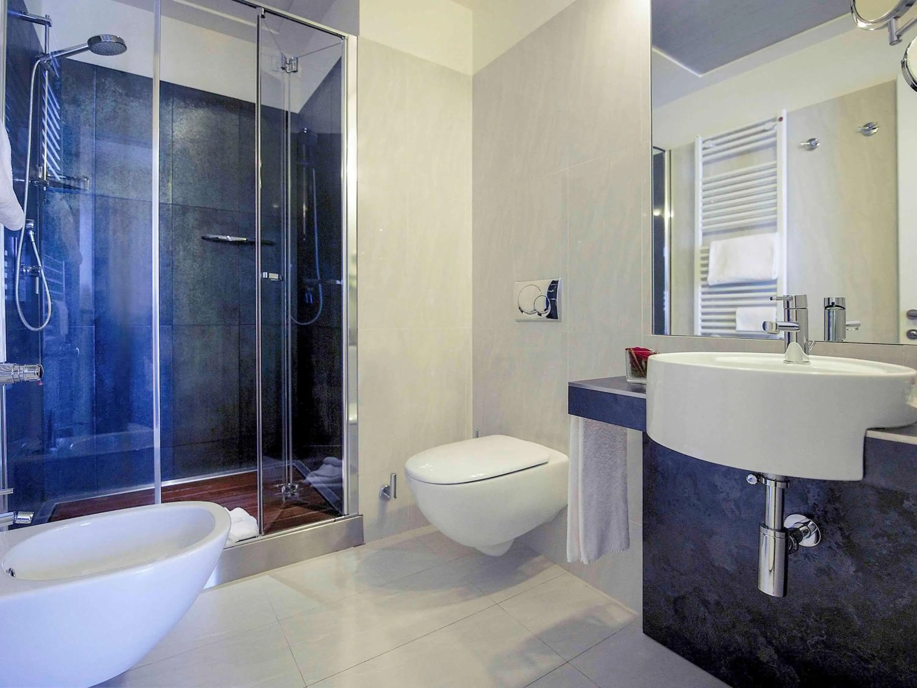 Property building in Hotel Mercure Milano Solari