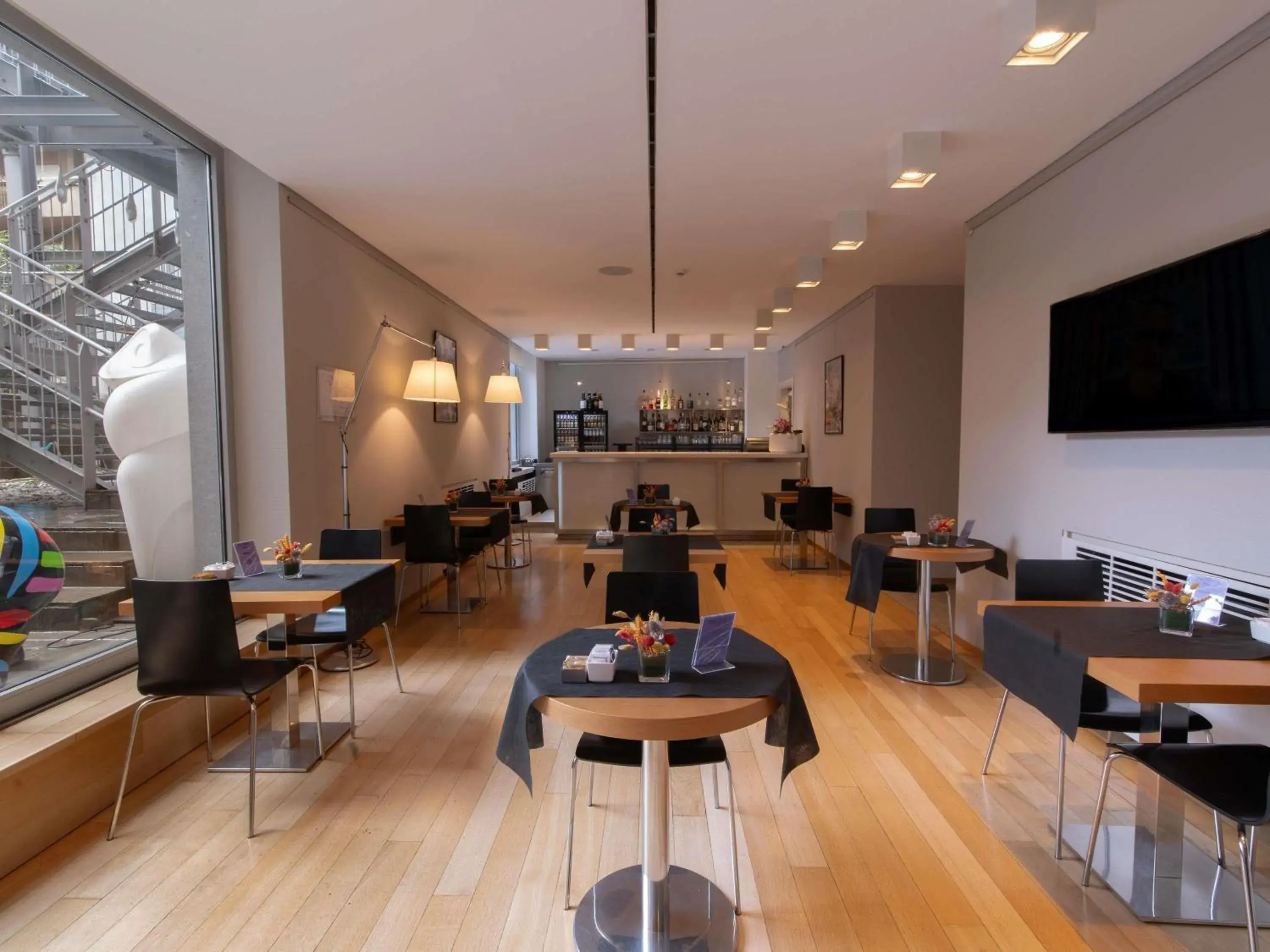 Lounge or bar in Hotel Mercure Milano Solari Lounge or bar in Hotel Mercure Milano Solari