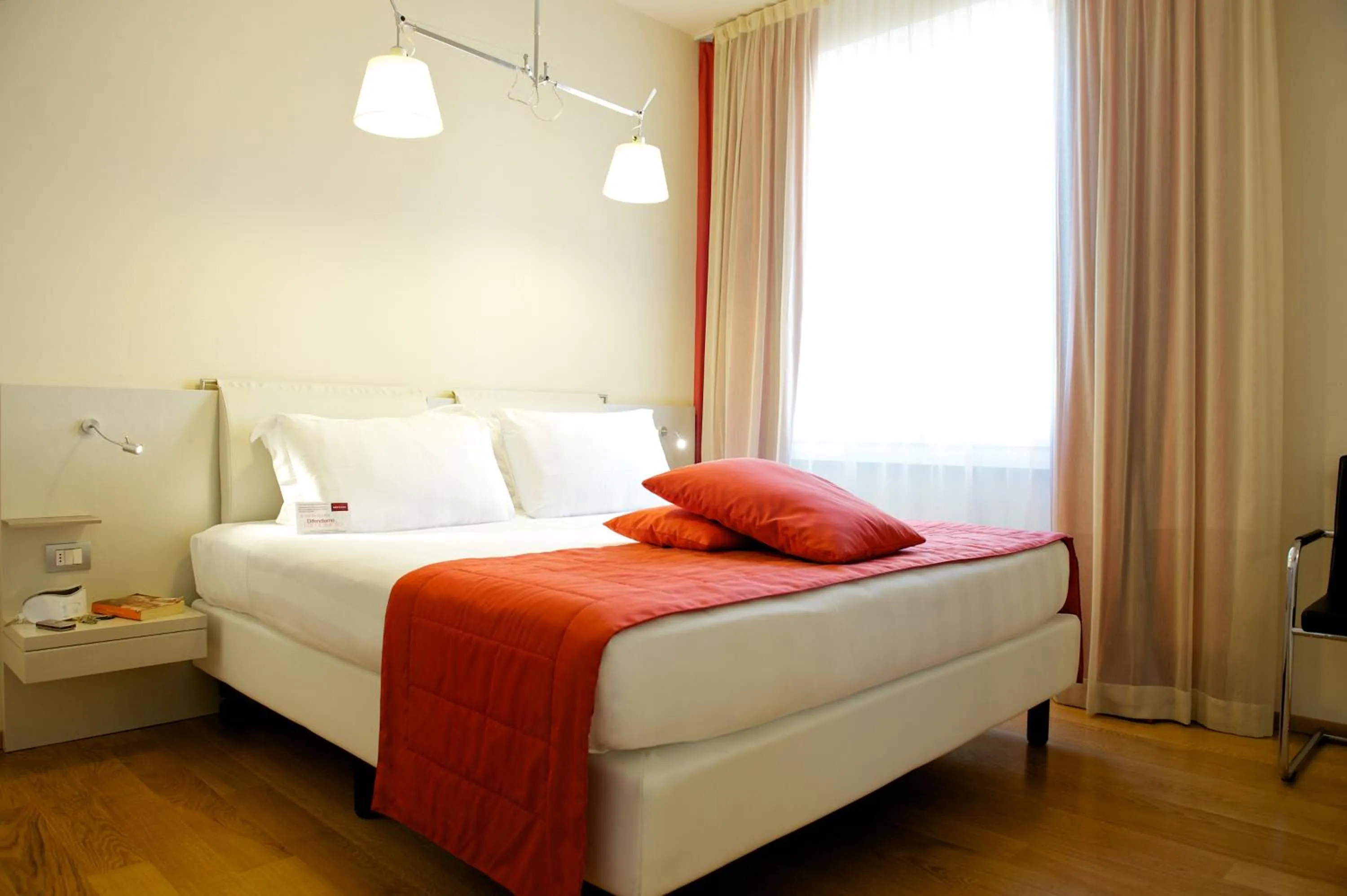 Bed in Hotel Mercure Milano Solari