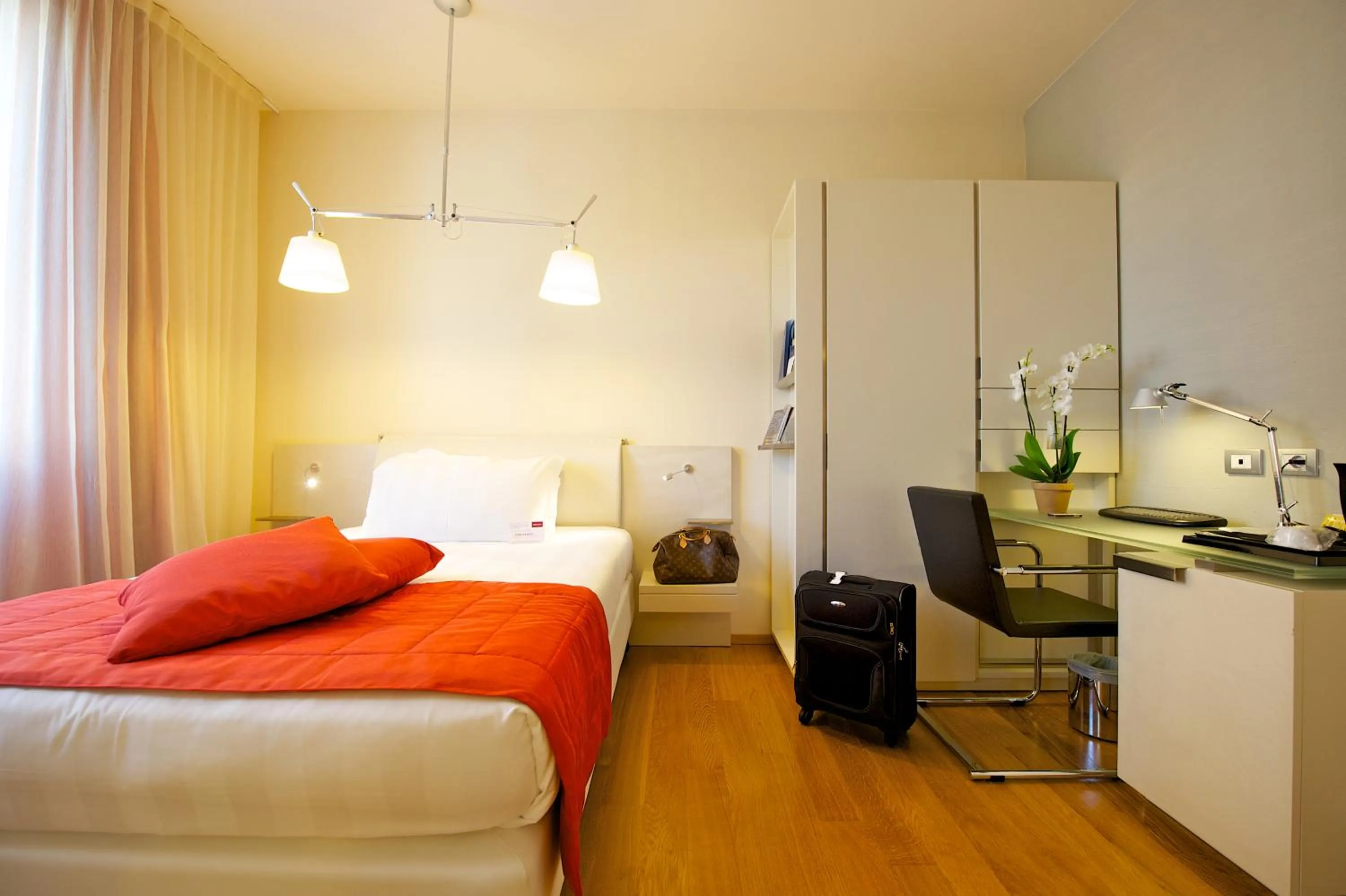 Bed in Hotel Mercure Milano Solari