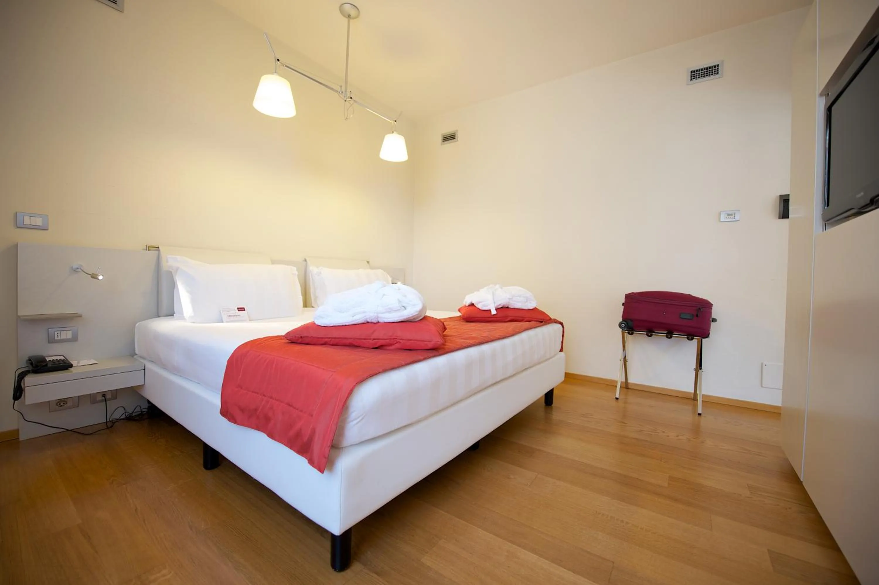 Bed in Hotel Mercure Milano Solari