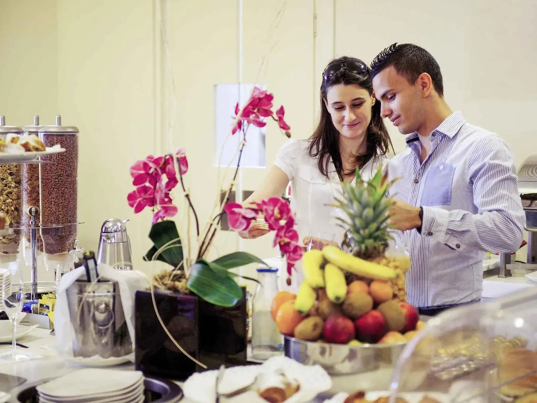 Lounge or bar in Hotel Mercure Milano Solari Lounge or bar in Hotel Mercure Milano Solari