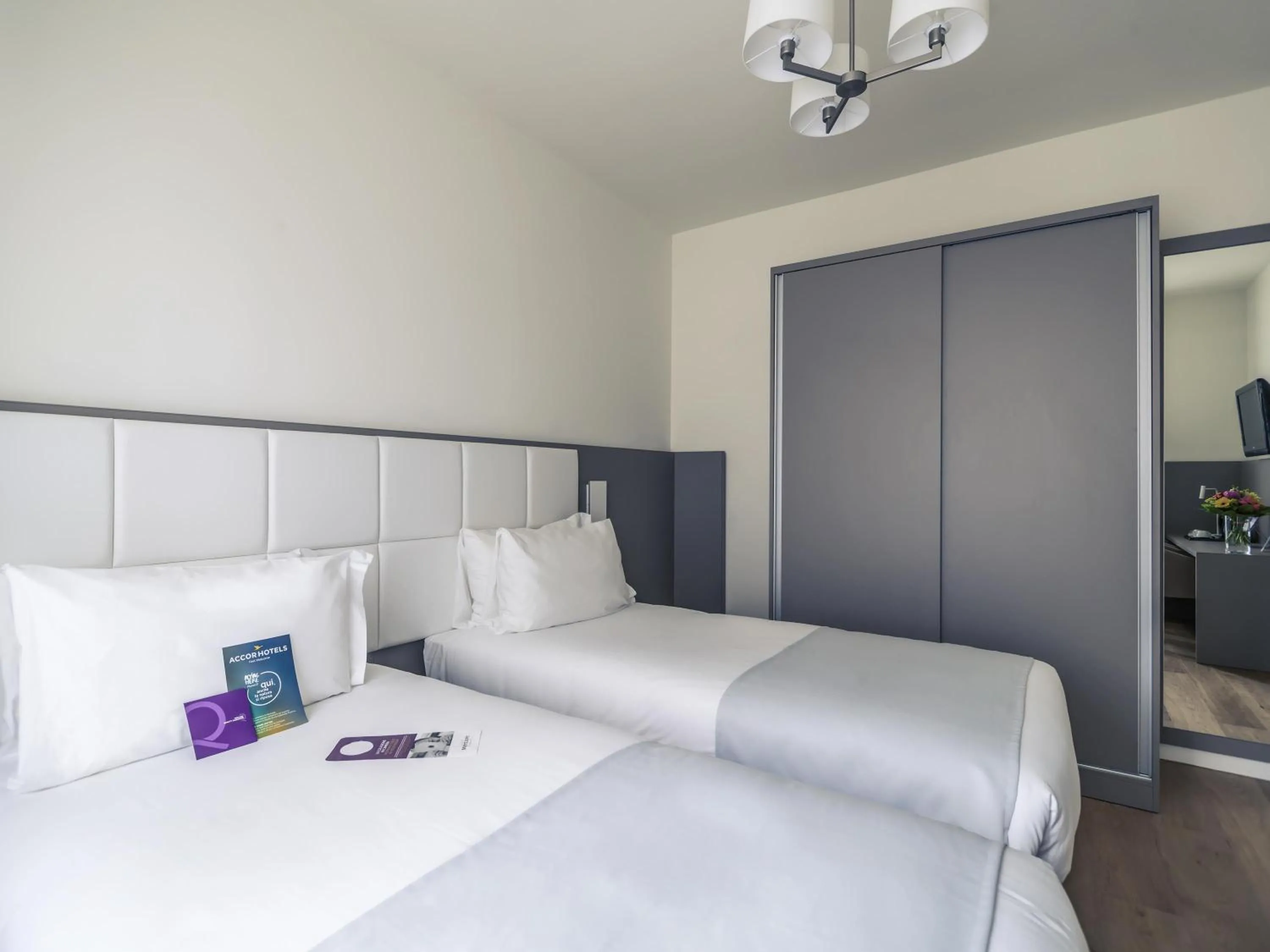 Bedroom, Bed in Hotel Mercure Milano Solari