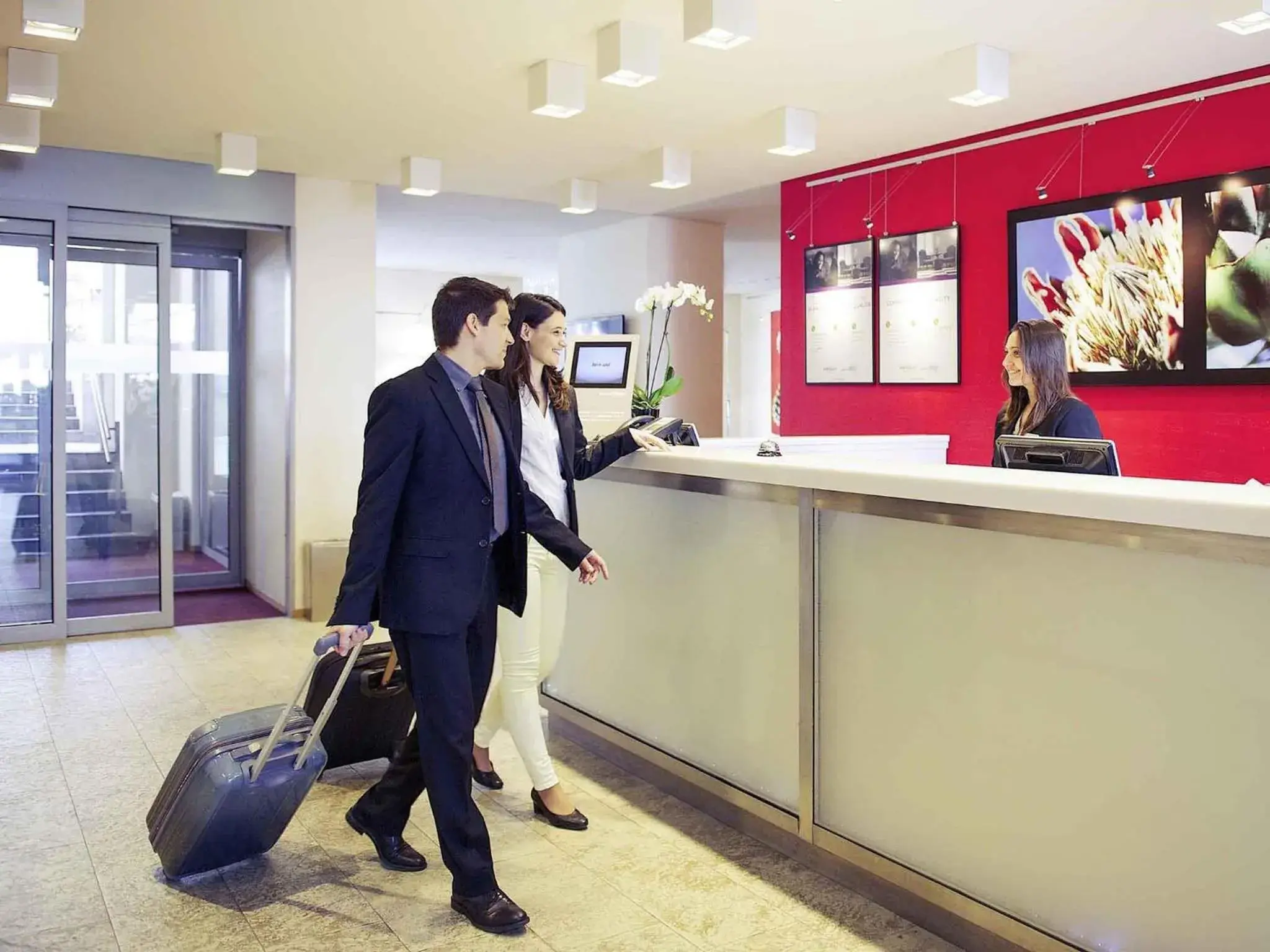 Property building in Hotel Mercure Milano Solari Property building in Hotel Mercure Milano Solari