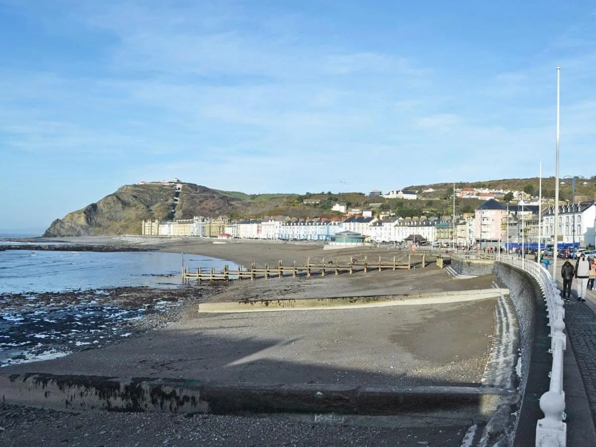 Beach in Llys Celyn - Holly Farm