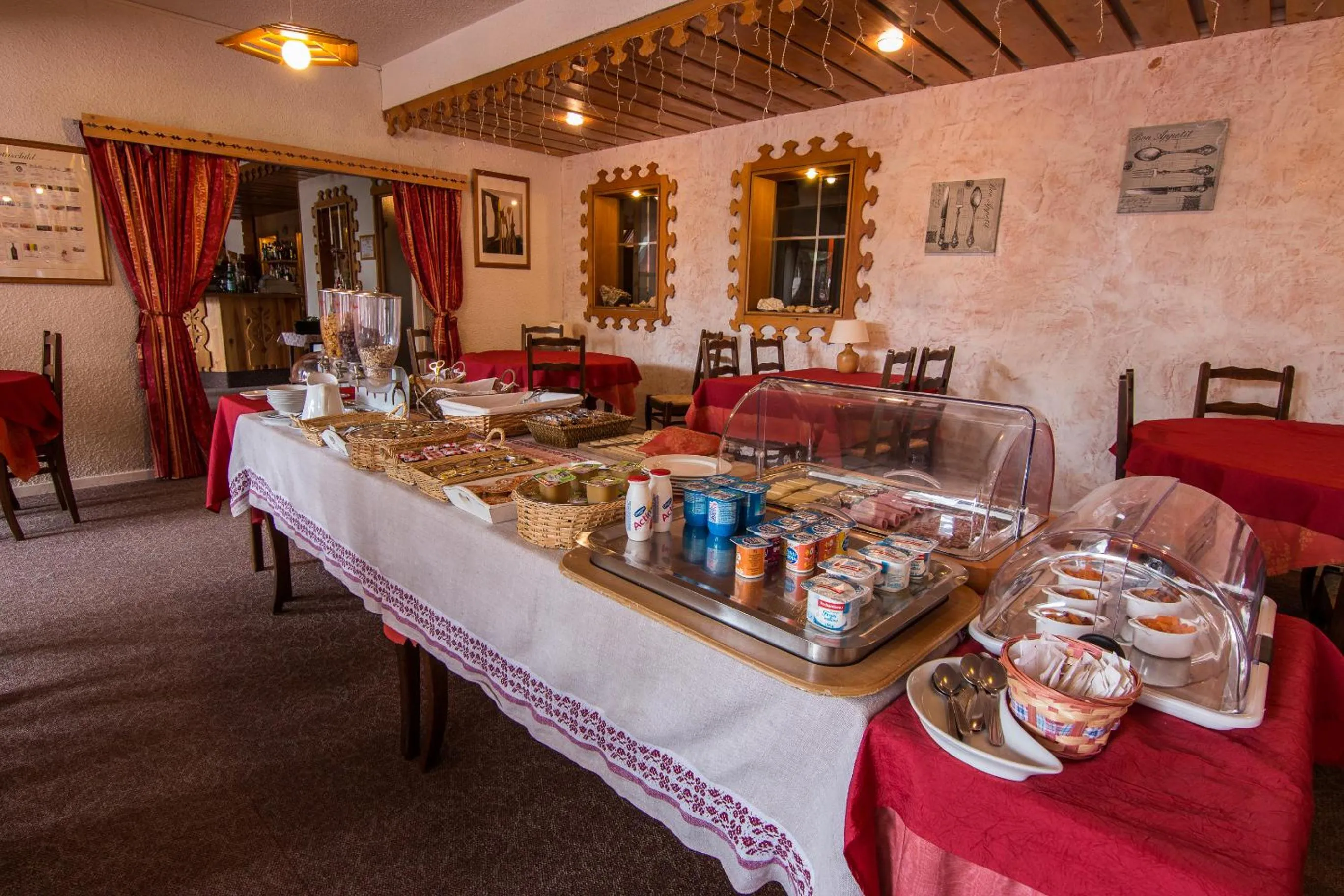 Food and drinks in Hotel Adret