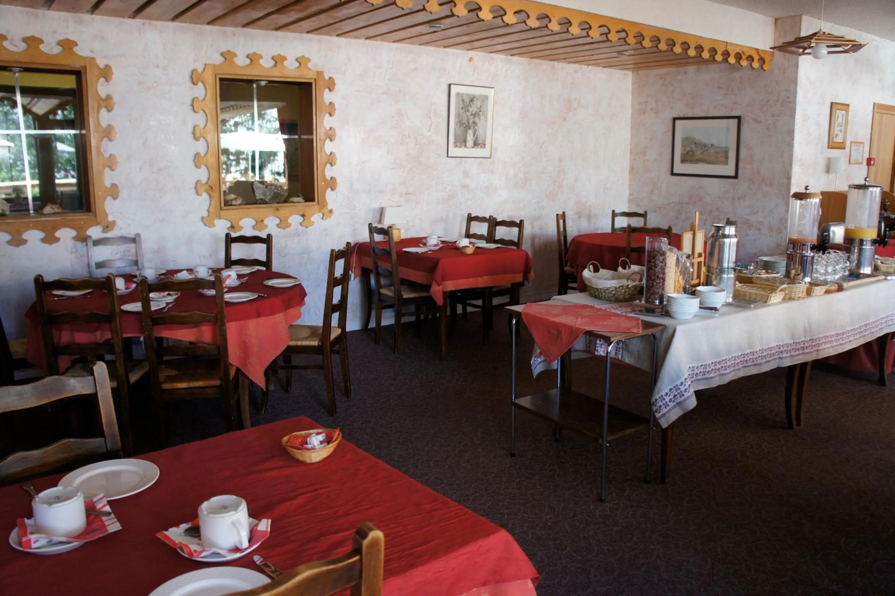 Restaurant/places to eat in Hotel Adret