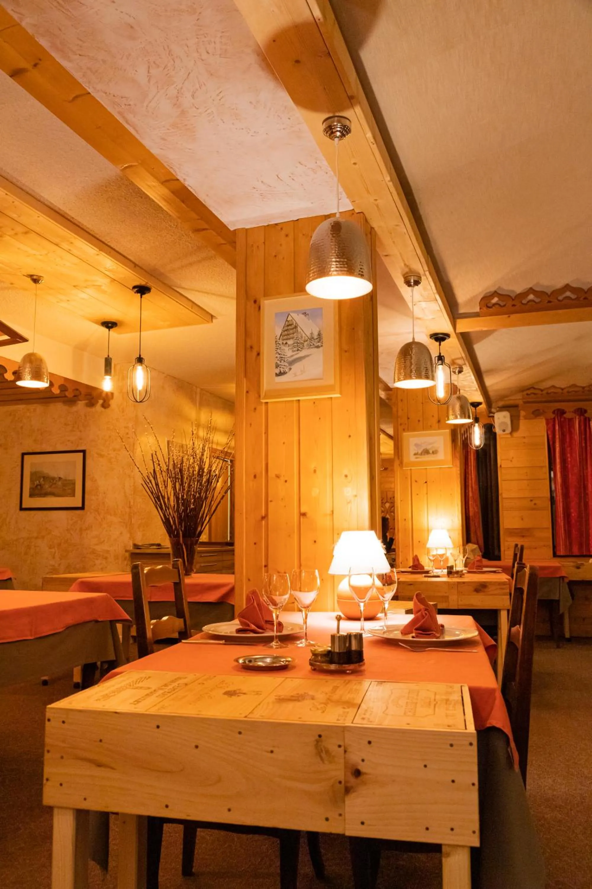 Restaurant/places to eat in Hotel Adret