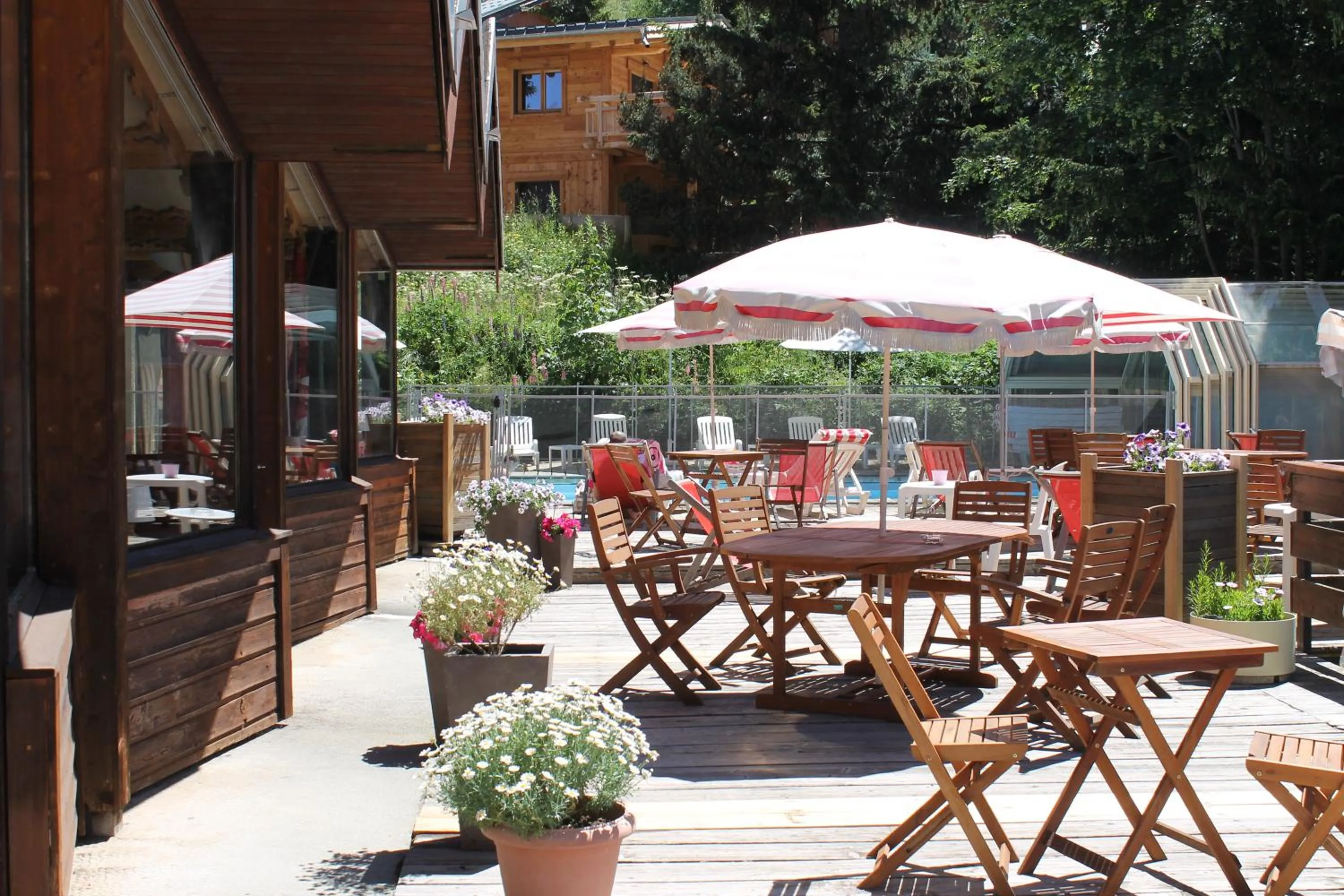 Patio in Hotel Adret