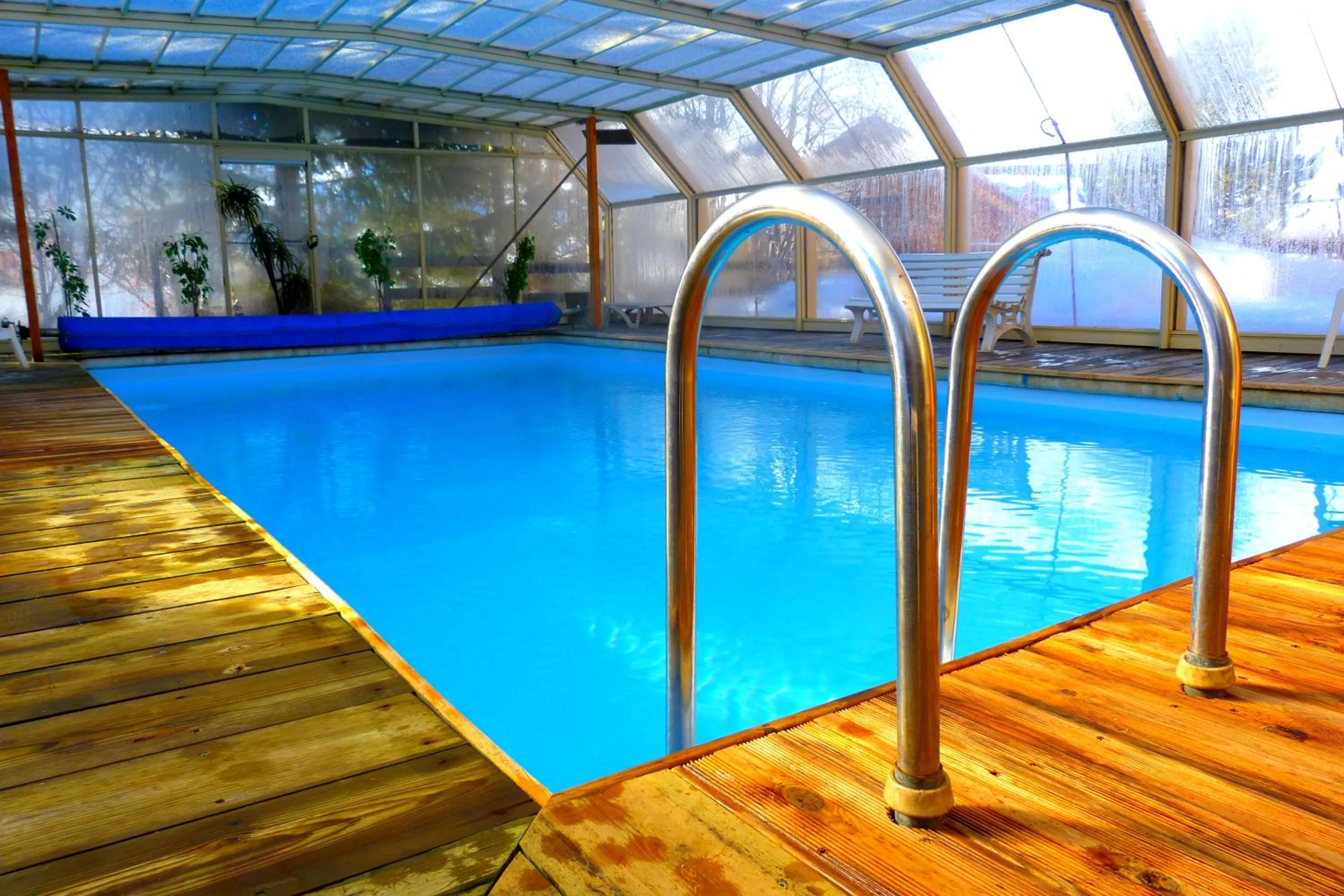Swimming pool in Hotel Adret