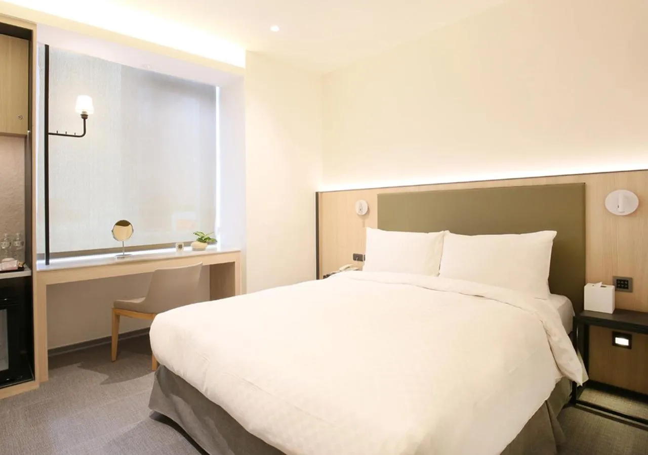 Photo of the whole room, Bed in Dandy Hotel-Daan Park Branch