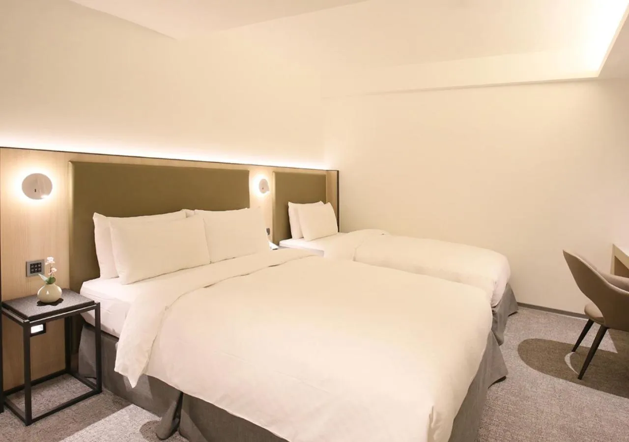 Photo of the whole room, Bed in Dandy Hotel-Daan Park Branch