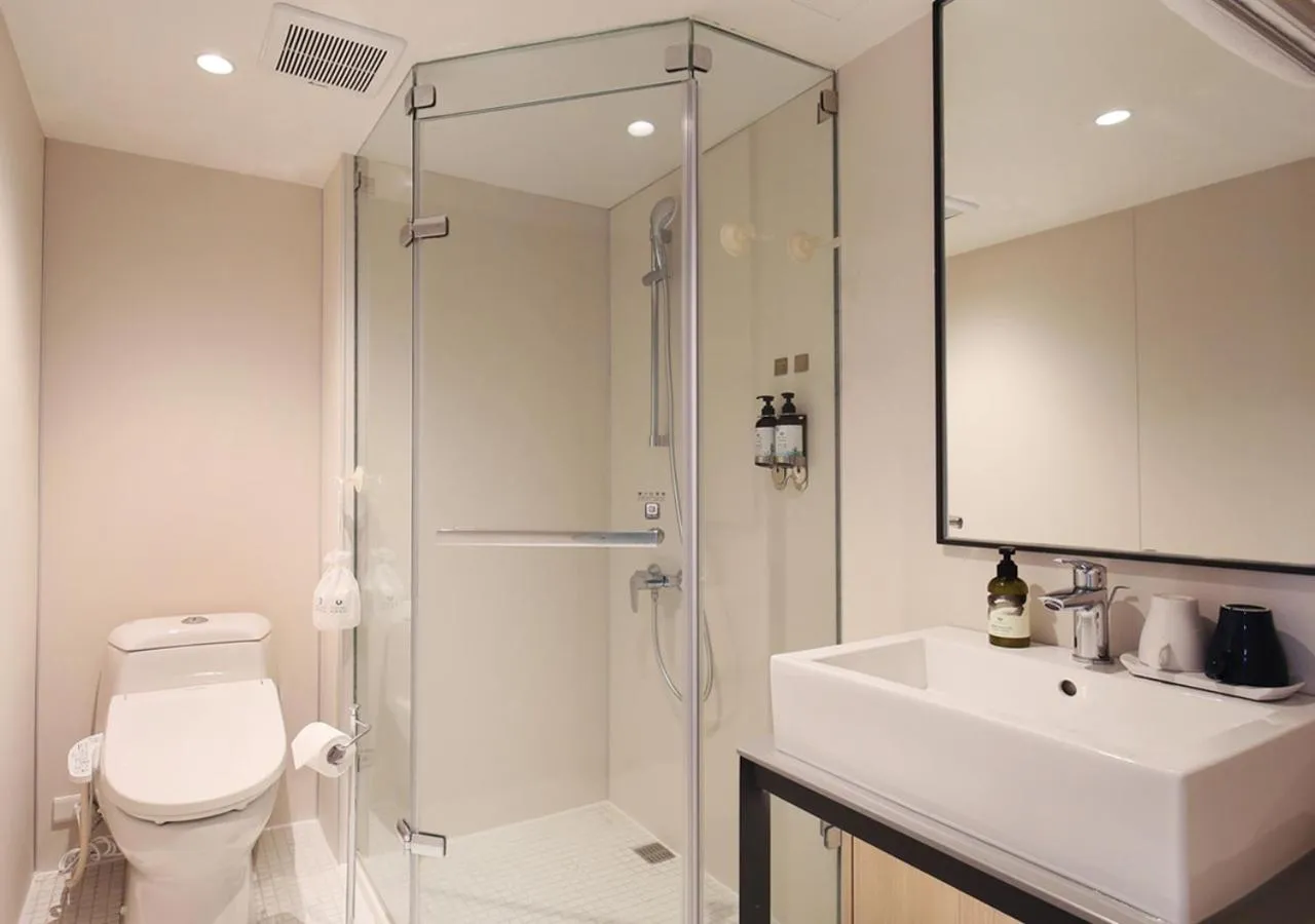 Bathroom in Dandy Hotel-Daan Park Branch