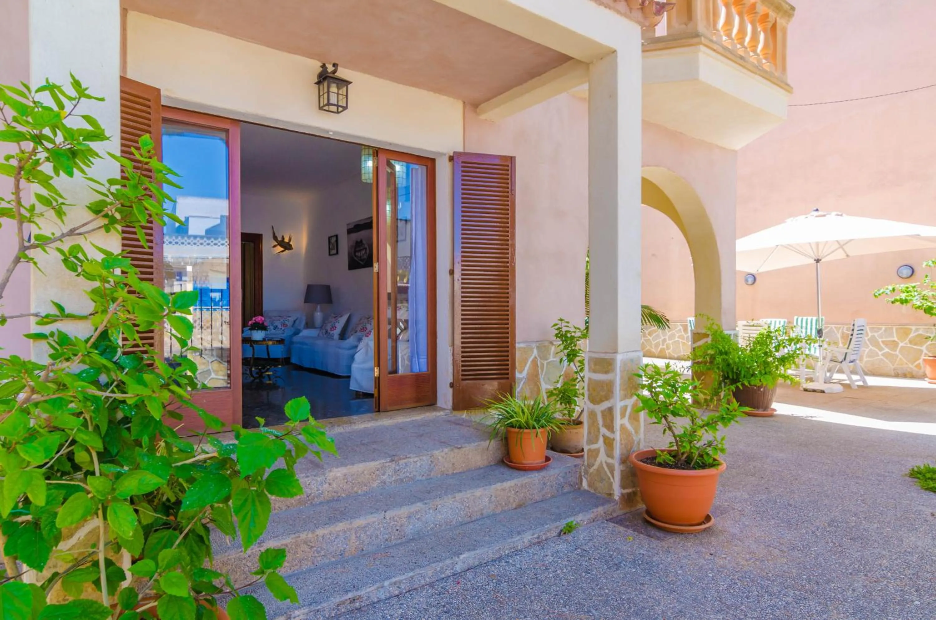 Facade/entrance in Can Pedro Ros