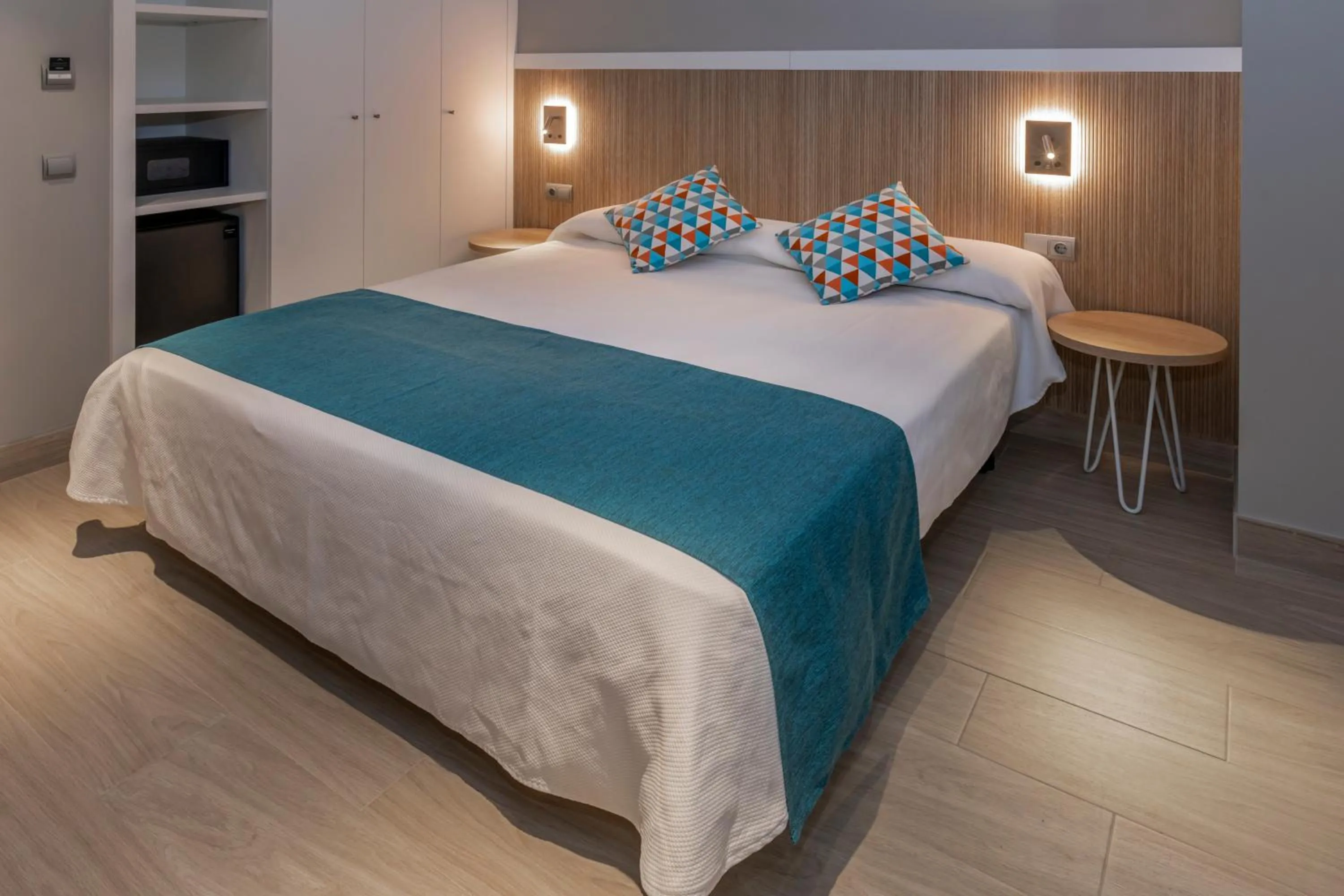 Photo of the whole room, Bed in 4R Gran Europe