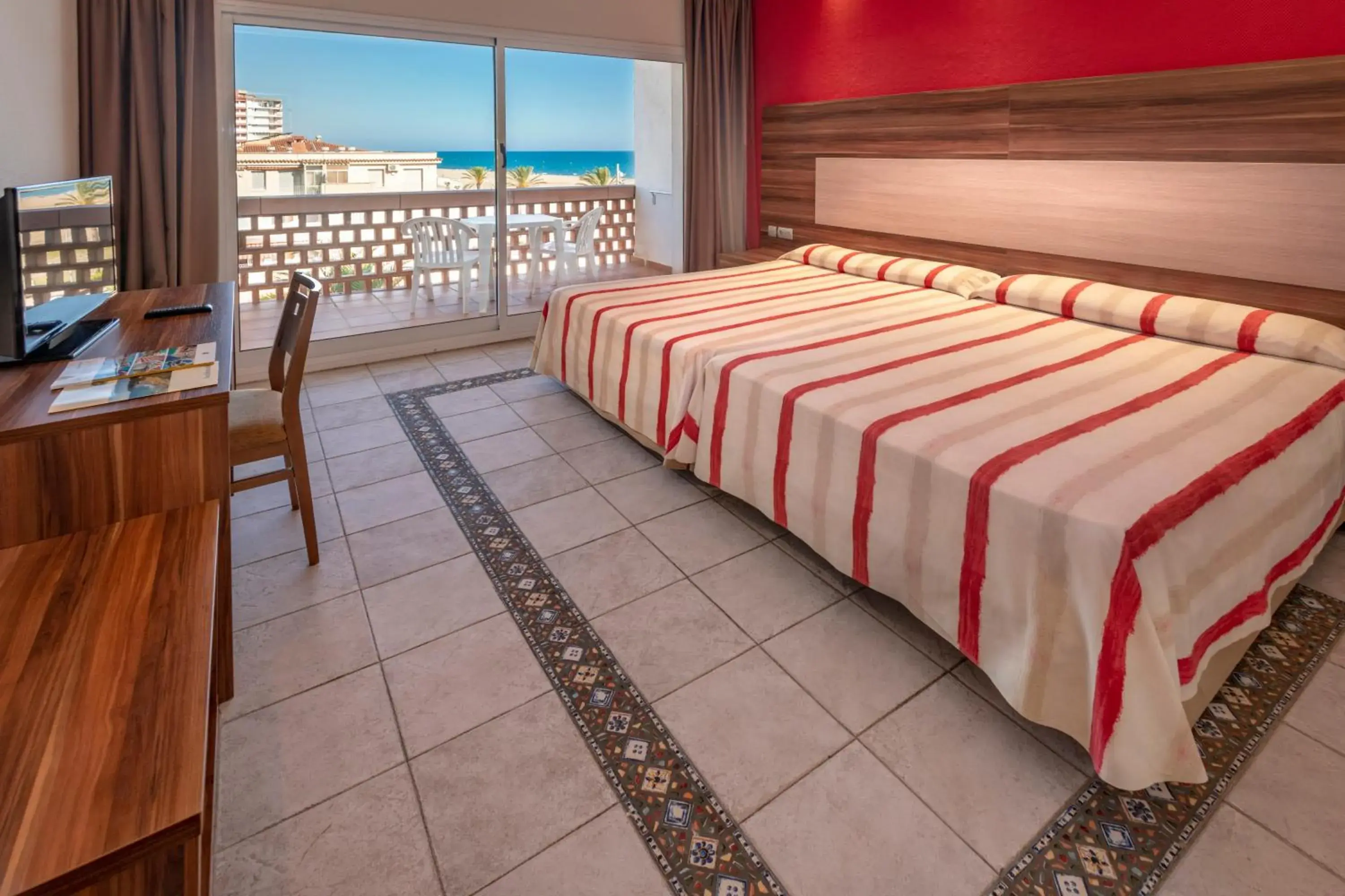 Photo of the whole room, Bed in 4R Gran Europe Photo of the whole room, Bed in 4R Gran Europe