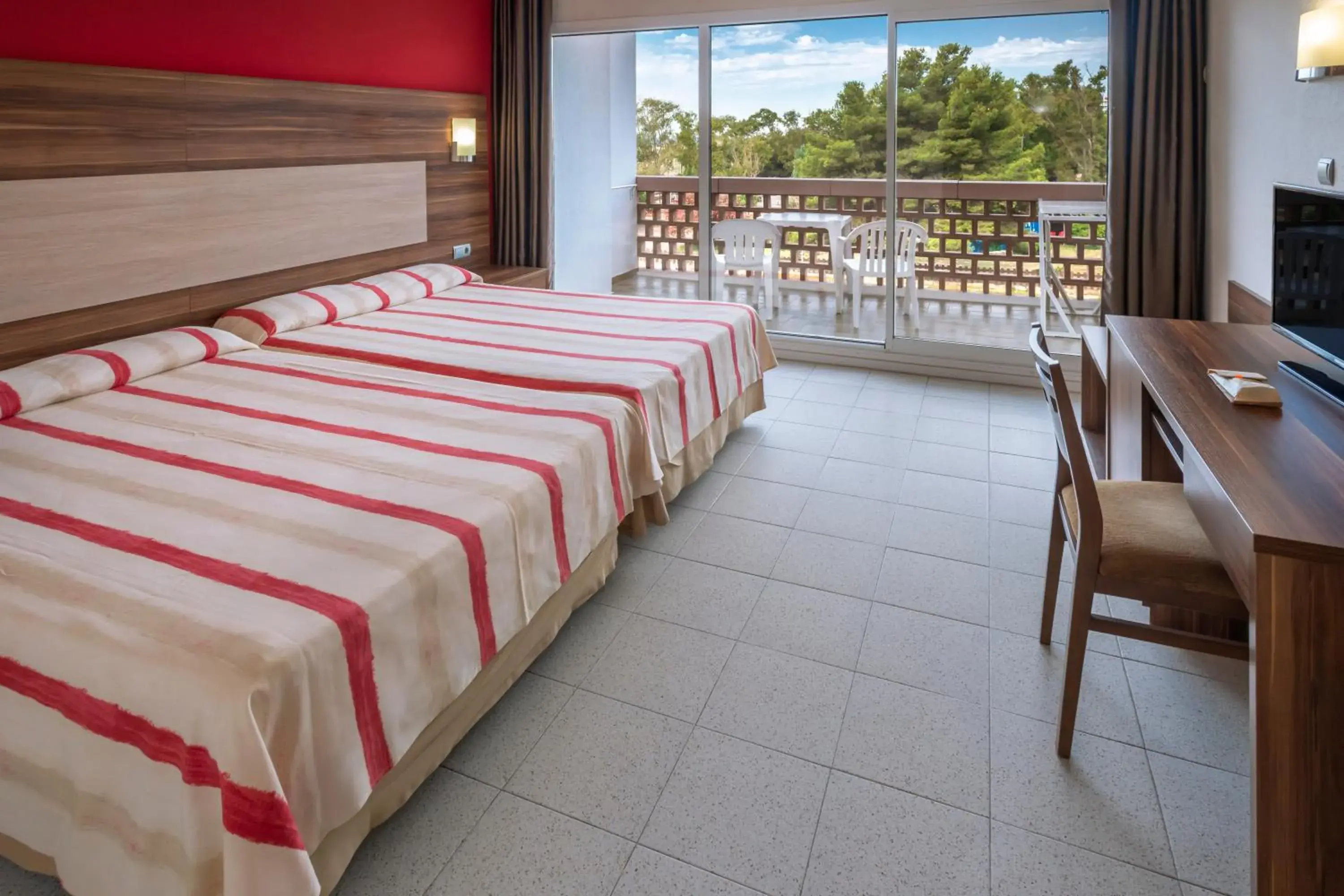 Photo of the whole room, Bed in 4R Gran Europe Photo of the whole room, Bed in 4R Gran Europe