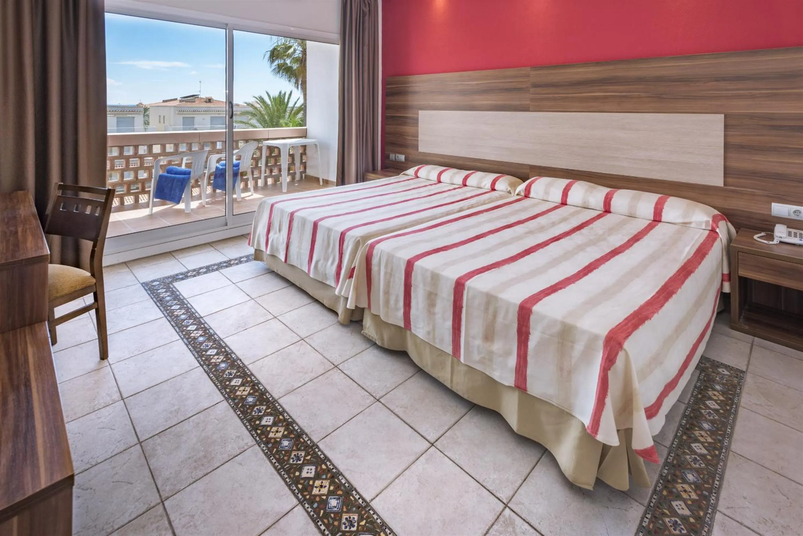 Photo of the whole room, Bed in 4R Gran Europe