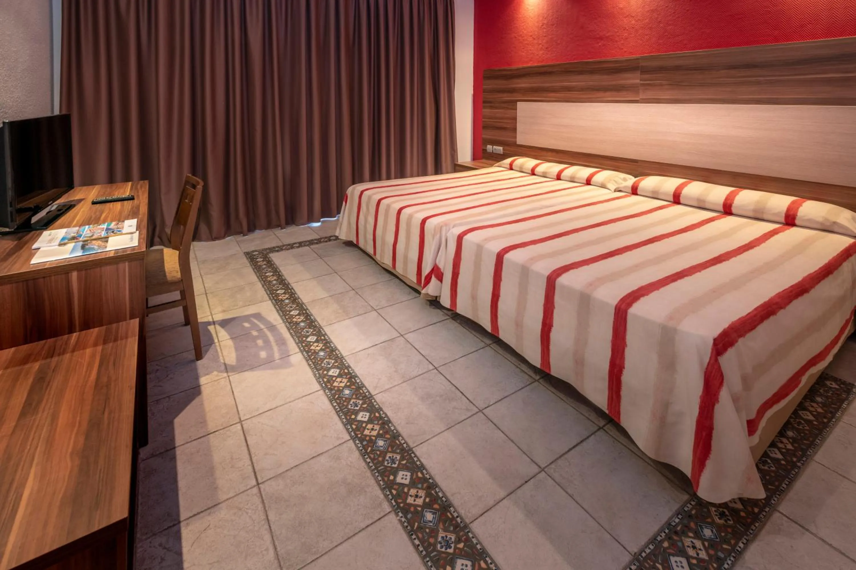 Photo of the whole room, Bed in 4R Gran Europe