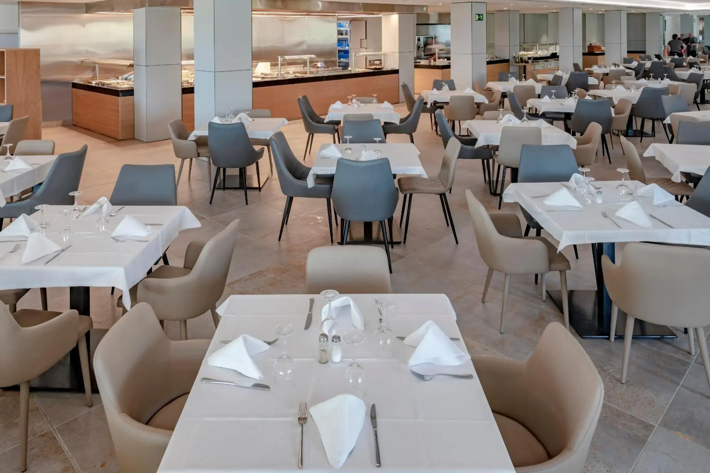 Restaurant/places to eat in 4R Gran Europe Restaurant/places to eat in 4R Gran Europe