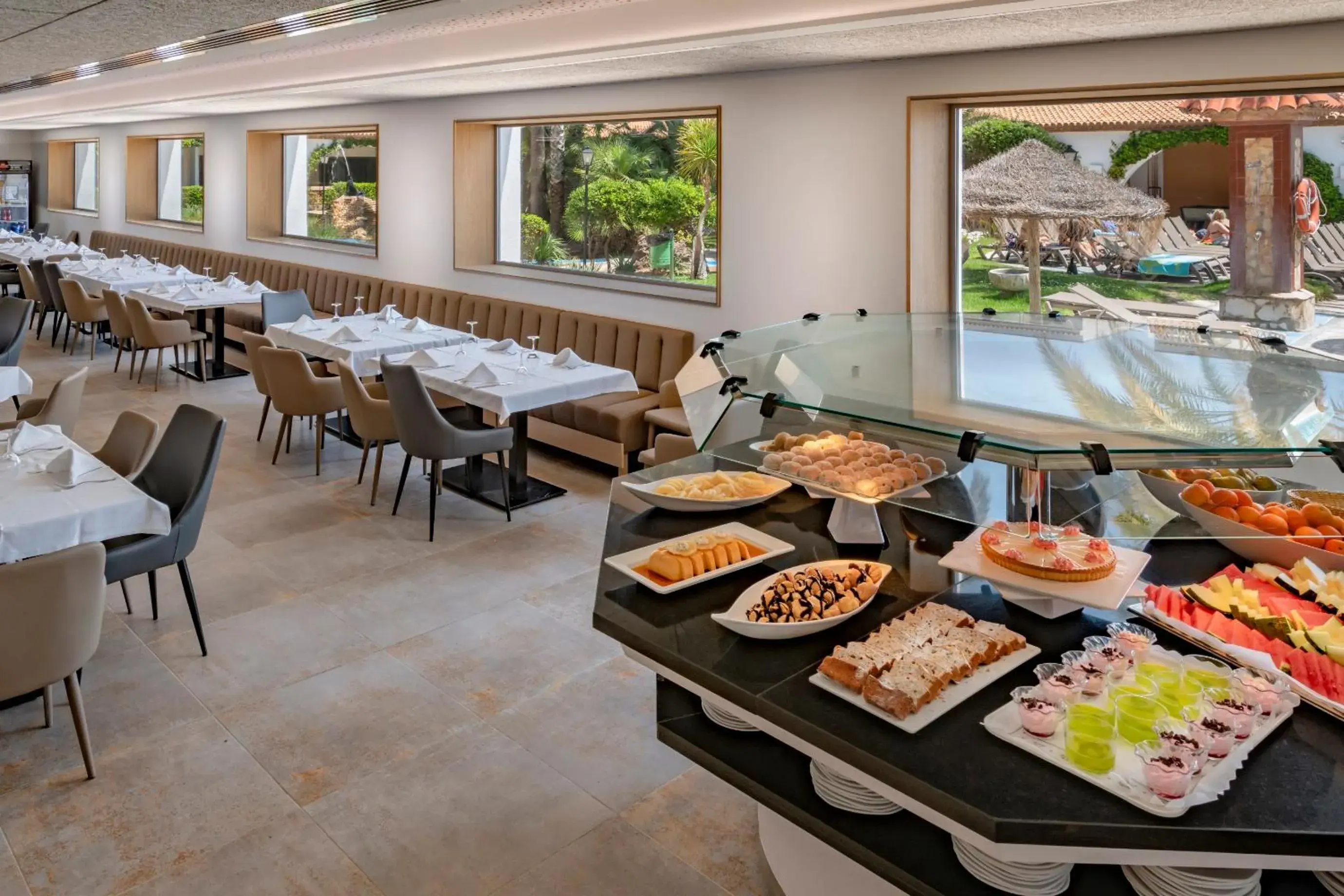 Restaurant/places to eat in 4R Gran Europe Restaurant/places to eat in 4R Gran Europe