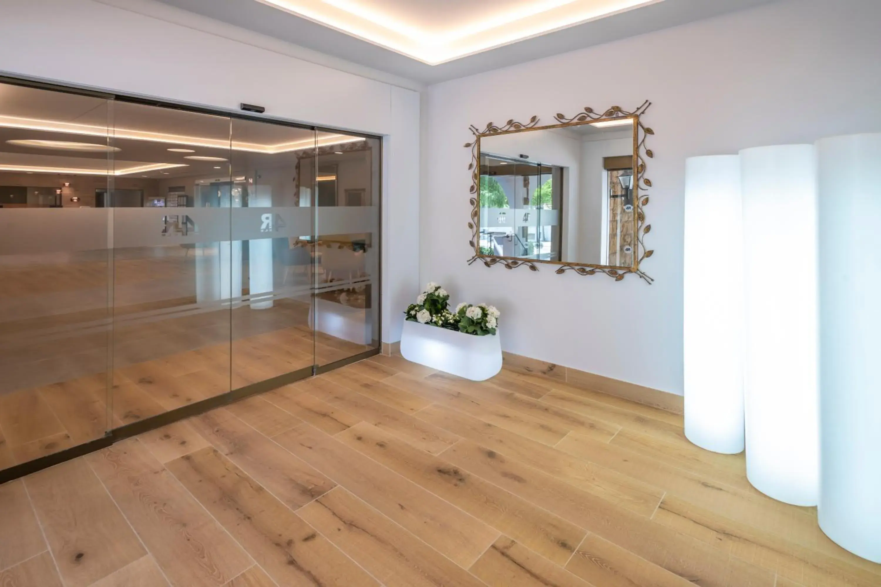 Lobby or reception in 4R Gran Europe Lobby or reception in 4R Gran Europe