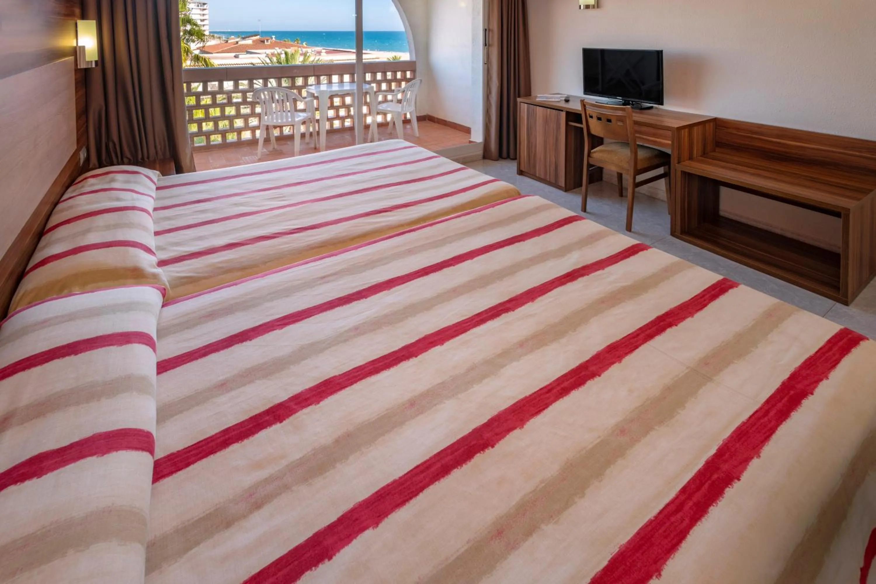 Photo of the whole room, Bed in 4R Gran Europe