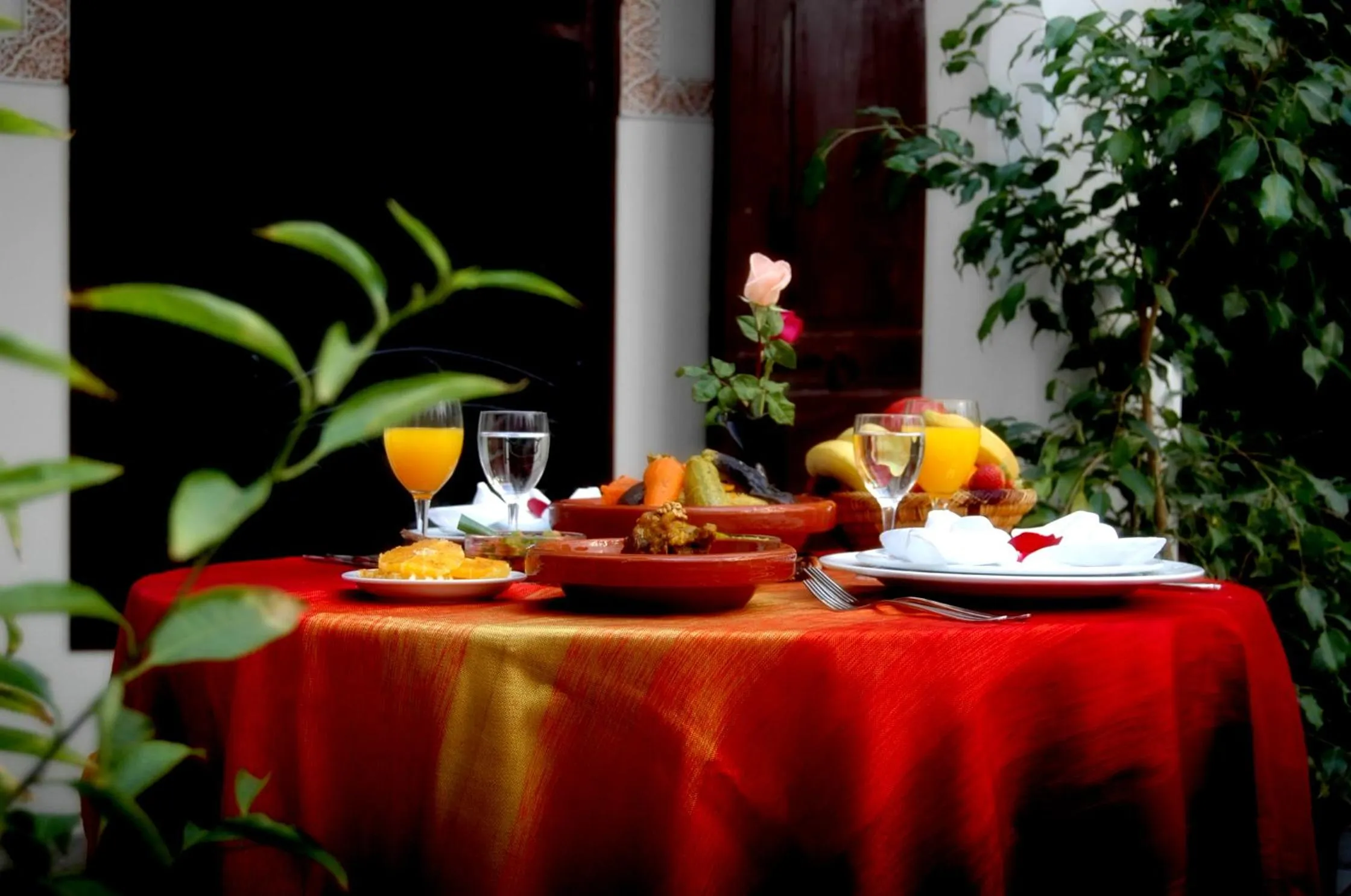 Restaurant/places to eat in Riad Nasreen