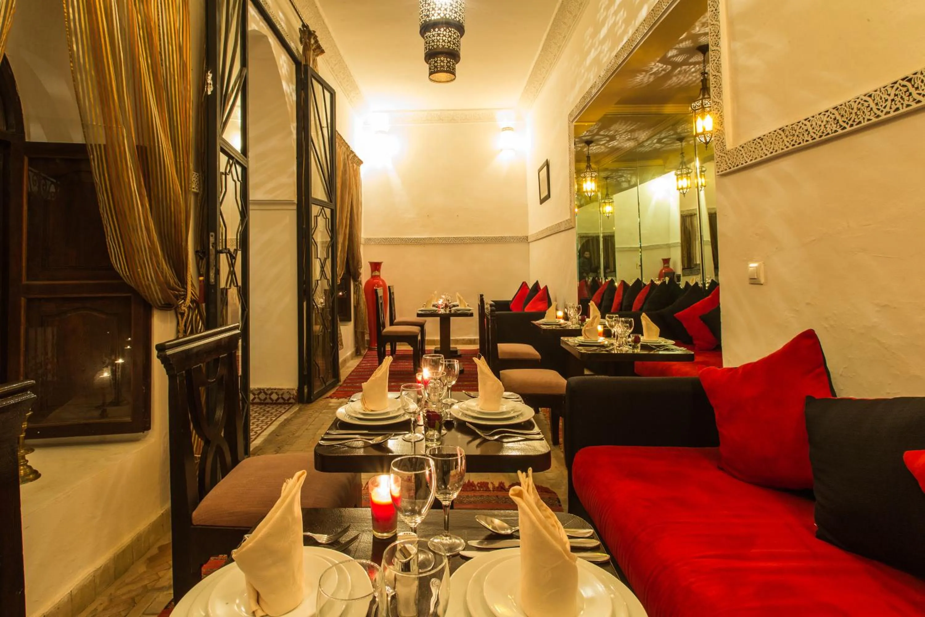 Restaurant/places to eat in Riad Nasreen