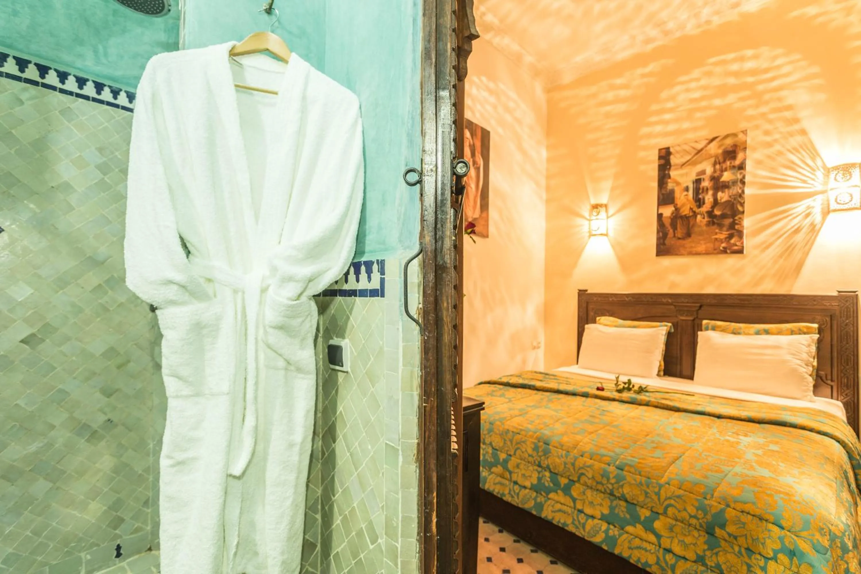 Shower, Bed in Riad Nasreen