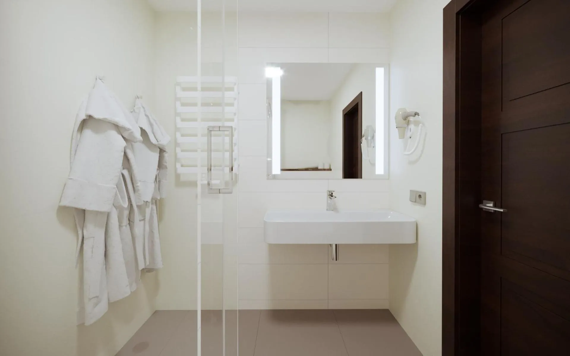 Shower in Drevny Grad Park-hotel