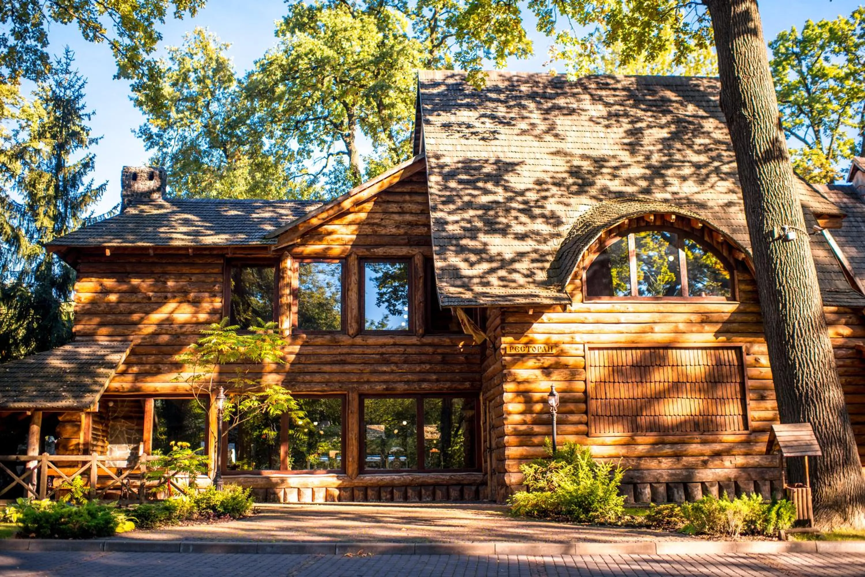 Restaurant/places to eat in Drevny Grad Park-hotel